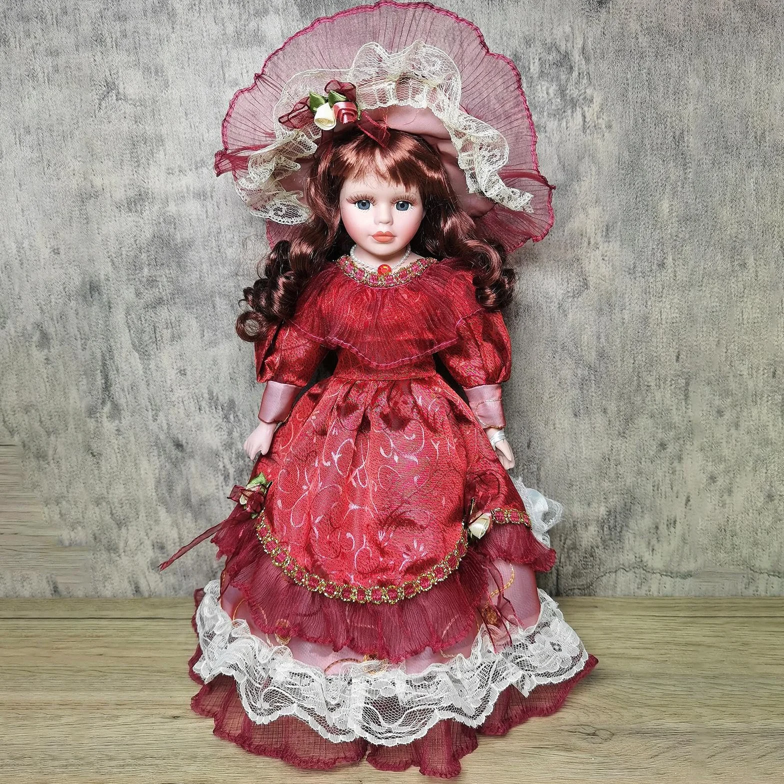 Muñeca de Elegante Figura Decorativa Miniatura con Vestido Antiguo y Sombrero Detallado Mujer Artesanía Adecuada para Regalar Cumpleaños, Burdeos, Individual