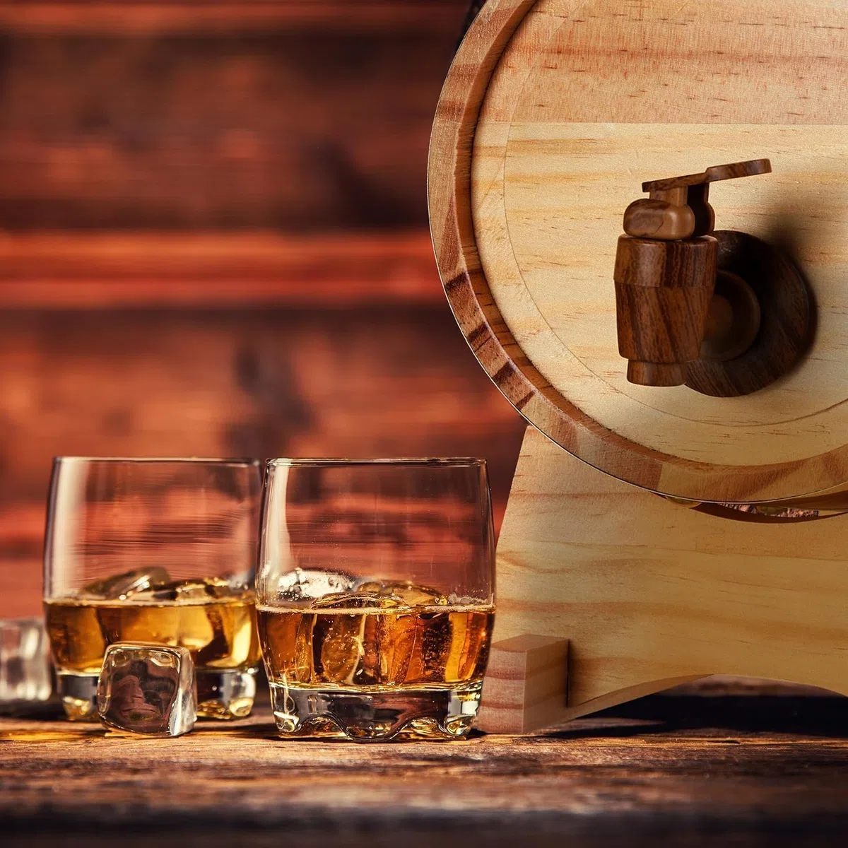Barril de Whisky de 1,5 L, Barril de Madera de Pino Barril de Vino Pequeño con Grifo y Soporte Barril de Cerveza de Grifo para Whisky Bourbon Tequila Vinagre de Vino Cerveza