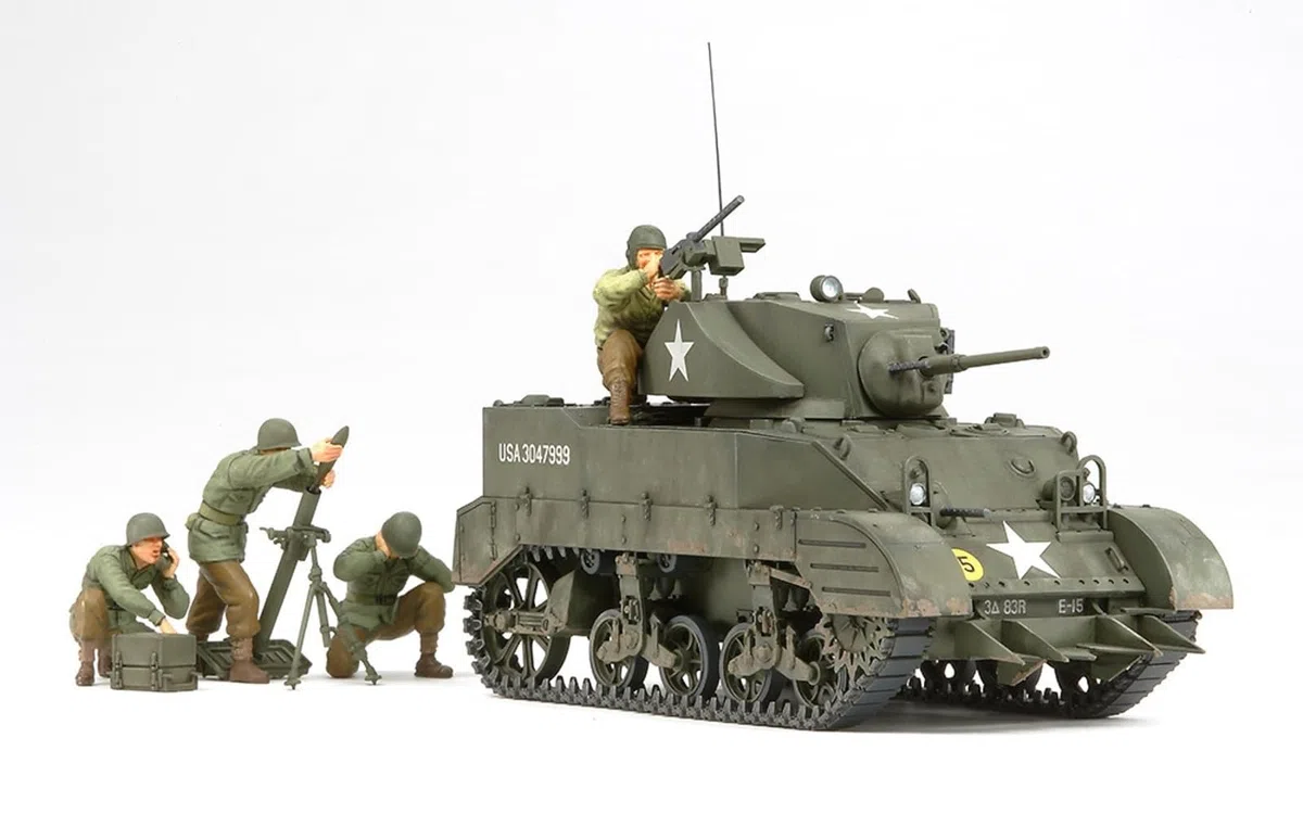 Tamiya 300035313 WWII US M5A1 Leicht Panzer - Tanque de la 2 Guerra Mundial en Miniatura con mortero y 4 Figuras (Escala 1:35)