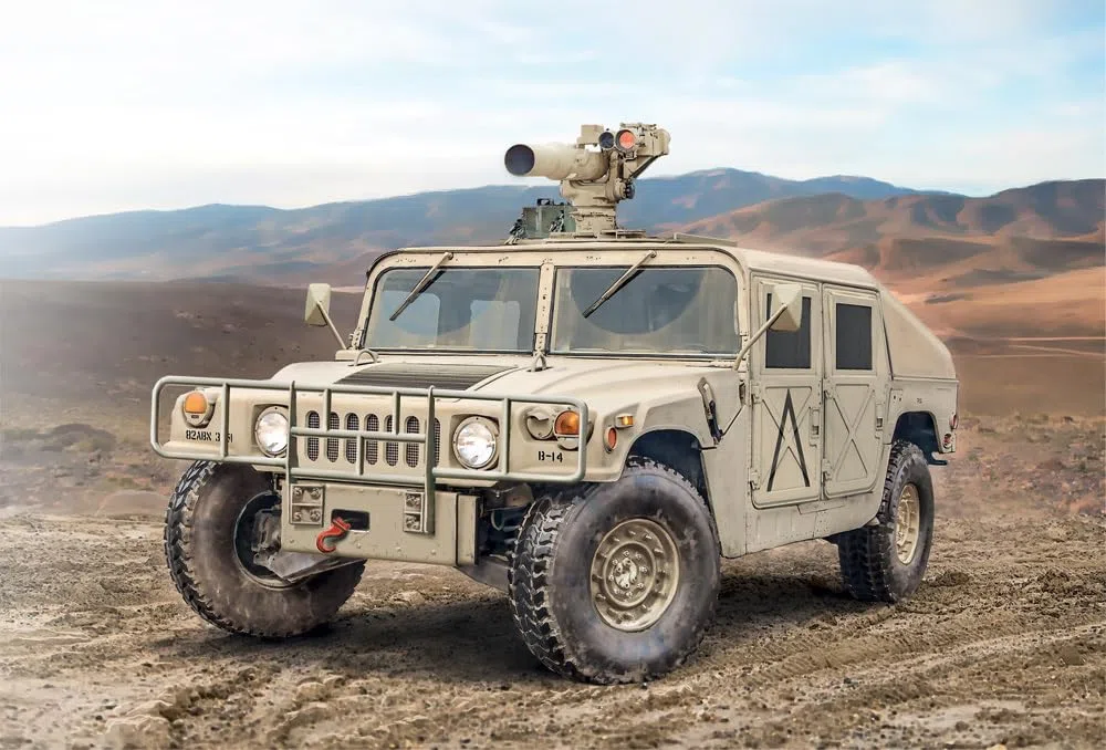 Italeri 6598 1:35 HMMWV M966 Tow Carrier – Reproducción fiel – Maqueta de construcción de plástico, kit de construcción militar, modelo de pie