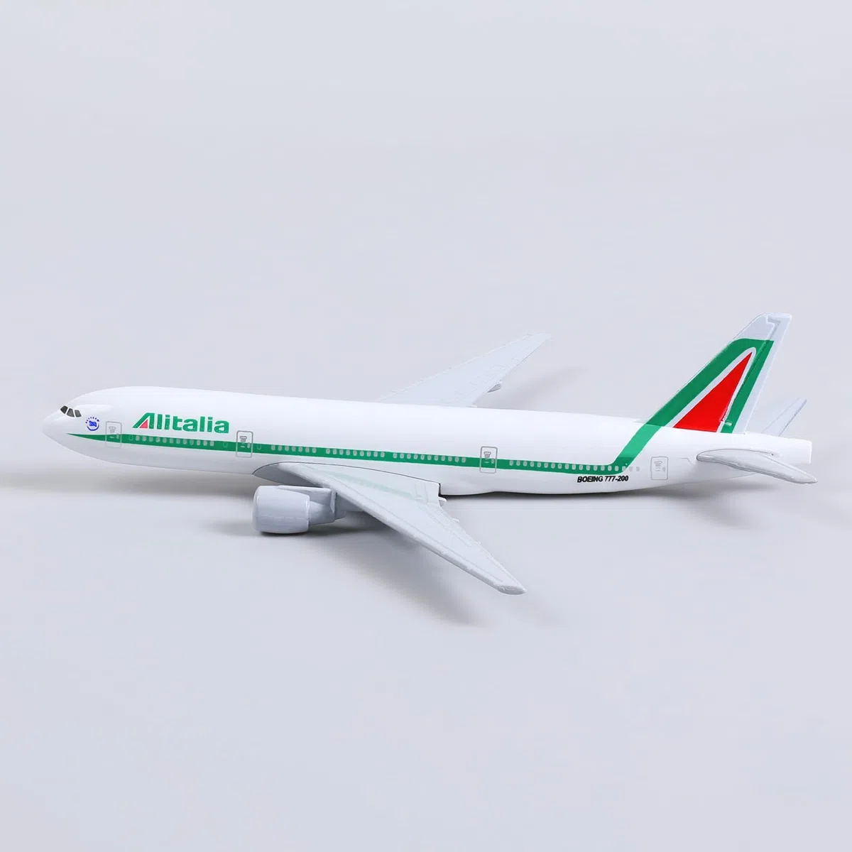 Modelo de avión Alitalia 777 de metal fundido a escala 1/400 para Boeing 777 con soporte. El kit de modelo de avión de aleación coleccionable se puede utilizar como regalo.