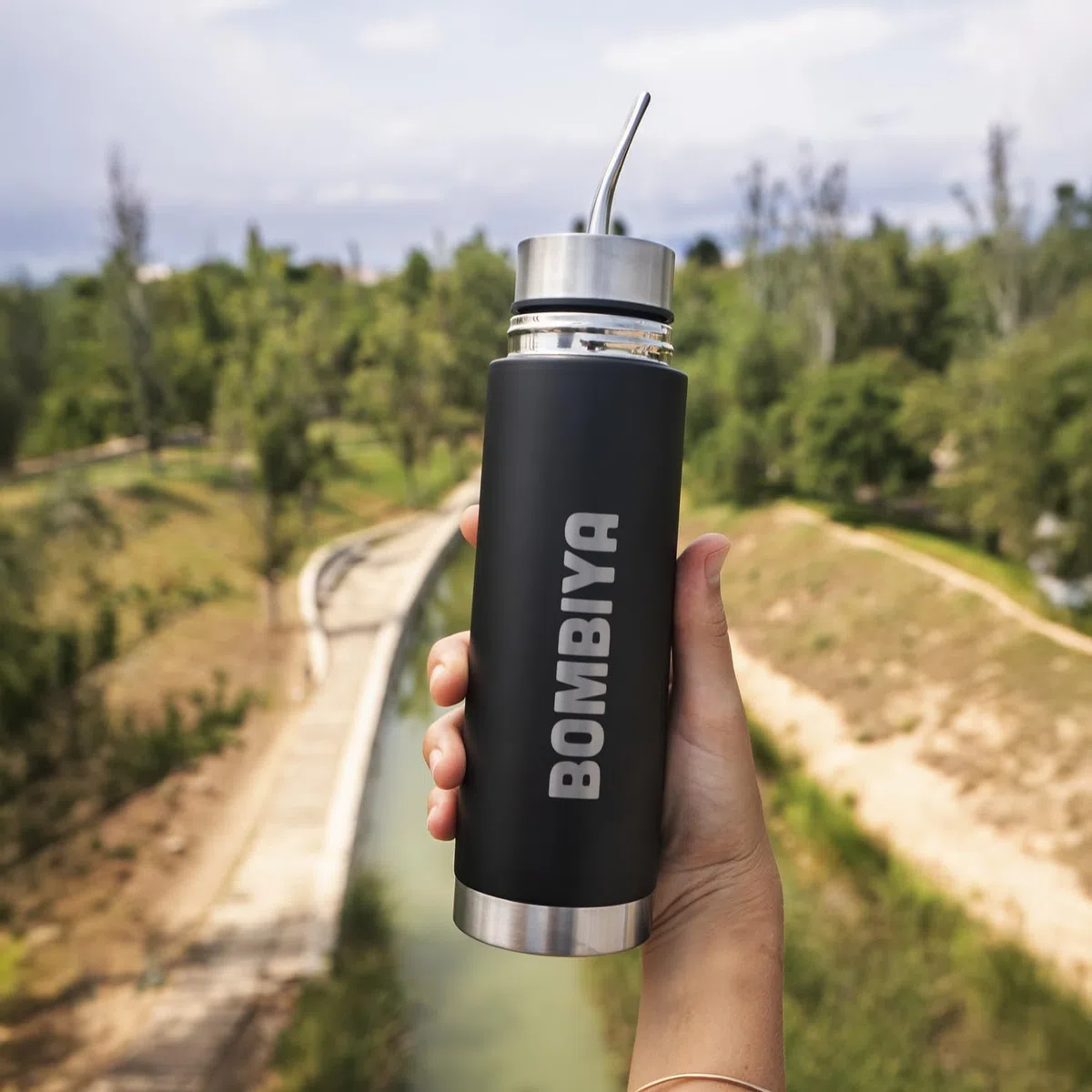 Termo mate autocebante con todas sus partes de acero inoxidable – Kit todo en uno solo agrega tu yerba – 2 en 1 cambiando su tapa es un termo clásico – La evolución del mate listo (Negro)