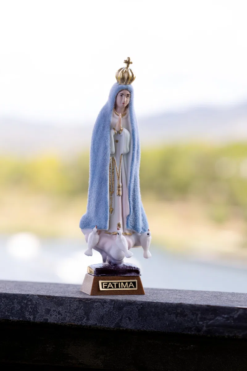 Estatua de la Virgen de Fátima. El Color Azul Indica Día Soleado, el Violeta Inestable y el Rosa, Día Húmedo o de Lluvia. Altura 12 cm. Figura Virgen Fatima