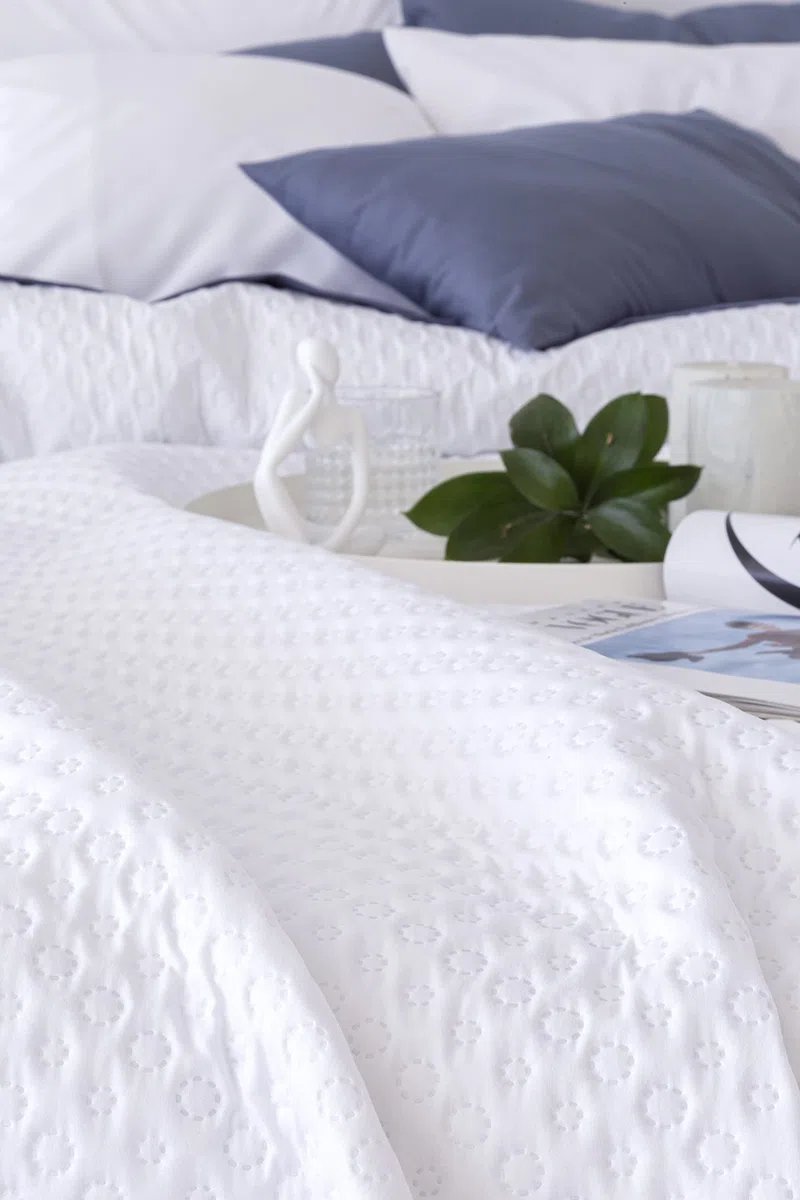 Todocama – Colcha boutí Fina con diseño piqué, para Primavera, Verano, otoño e Invierno. 100% Microfibra Extra Suave. Cubre Cama Multiusos. Cama 140/150/160 - 250x260cm Blanco