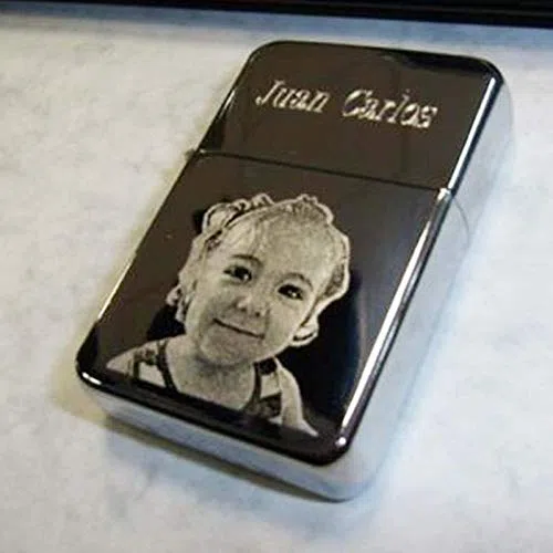 Mechero Personalizado con Texto y Dibujo - Encendedor Gasolina Personalizado con Foto - Grabado con Texto o Dibujo Cumpleaños, Aniversario, Dia del Padre