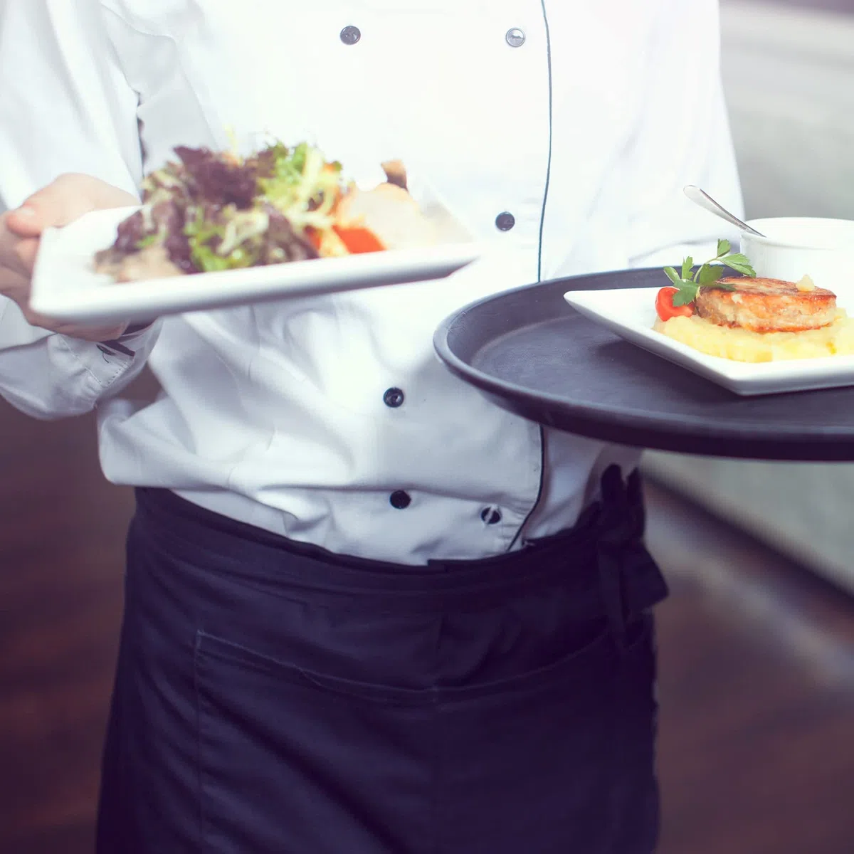 Tosewever Delantales de camarero con 3 bolsillos, delantal de cintura para camarera para mujeres y hombres, restaurante, hogar, color negro, medio delantal
