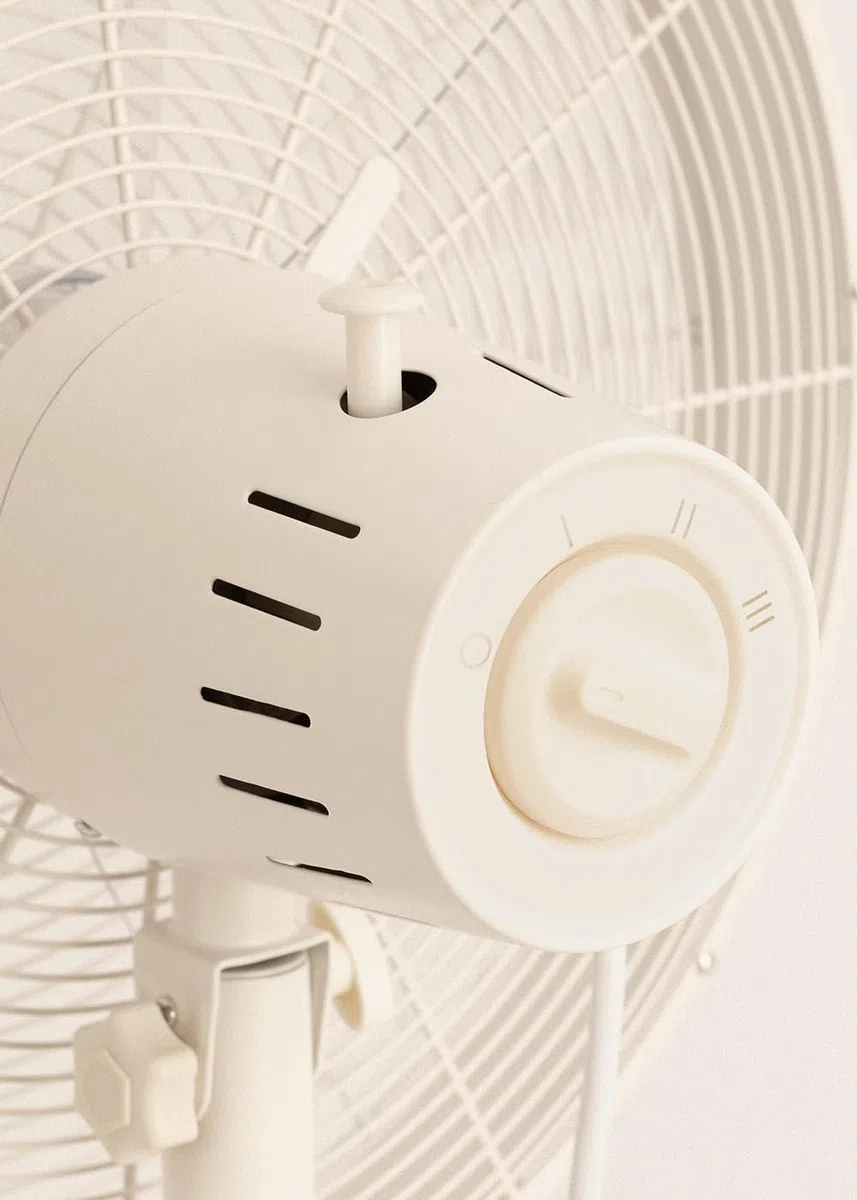 CREATE / AIR STAND WOOD/Ventilador de pie oscilante blanco roto / 50W, altura regulable y ajustable, 3 velocidades, sistema de seguridad, Ø40, mortor de cobre