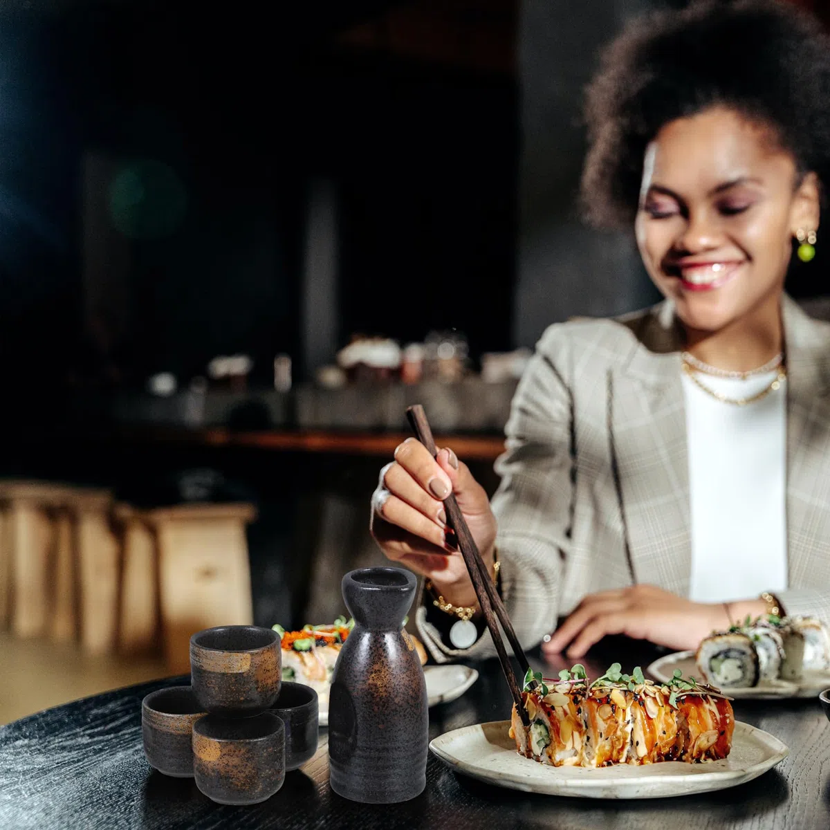 Uonlytech Set de Cerámica para Sake Japonés Kit de Tazas Delicadas para Servir Vino, Copas de Vino Decorativas Ideales para Celebrar el Día del Padre