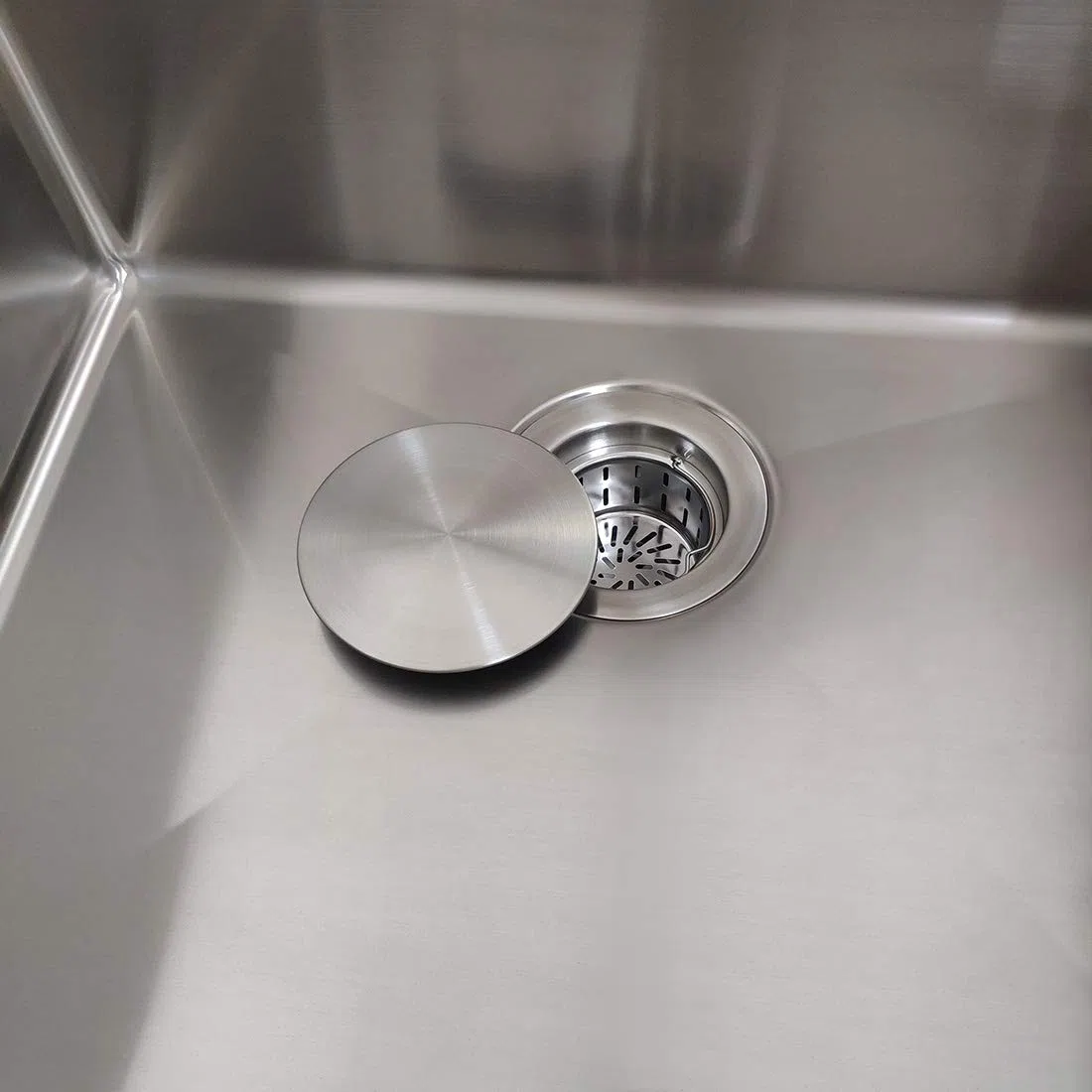GZILA Kit de montaje de colador de drenaje de fregadero de cocina de 3.5 pulgadas con tapa plana de decoración de tapón, reemplazo de cesta de residuos profunda extraíble, desagües de níquel cepillado