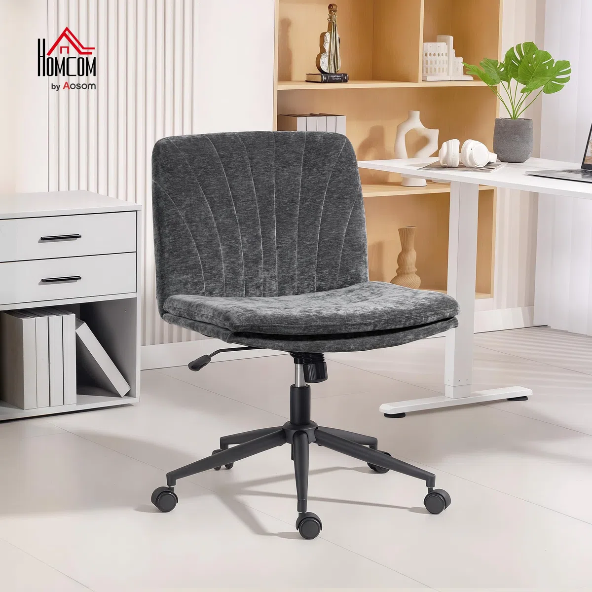 HOMCOM Silla de Oficina Piernas Cruzadas, Ruedas, 62x67x83-93 cm, Gris | Silla de Escritorio, Asiento Ancho, sin Reposabrazos, Altura Ajustable, Giratoria, Función Basculante, Tapizada en Chenilla