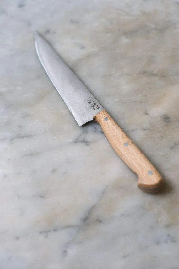 PALLARES SOLSONA Cuchillo de Cocina Modelo Aragón, Mango de Haya, Acero Carbono, 15cm.