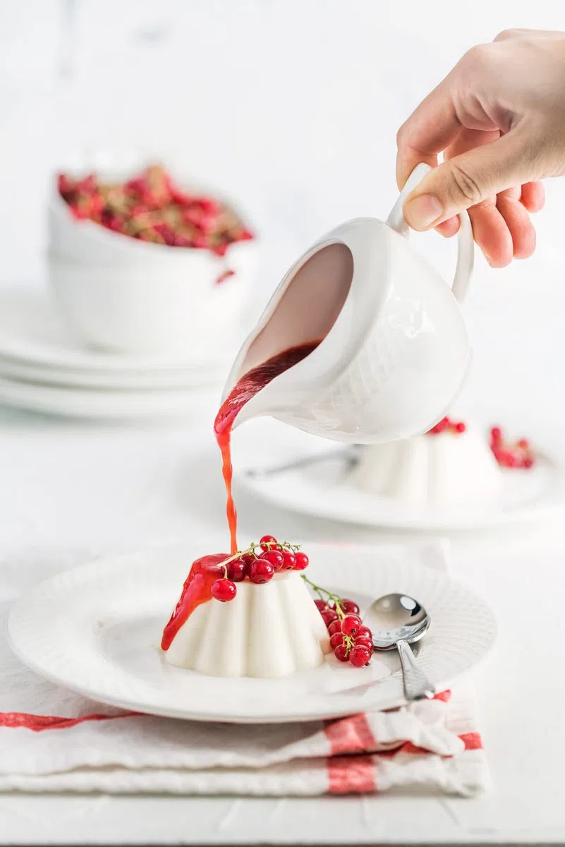 Wilmax | Azucarero + Juego de jarra de leche | 2 piezas | Recipiente para leche y azúcar de porcelana | Blanco | Dispensador de azúcar con tapa | Apto para lavavajillas | Servicio de café para leche,