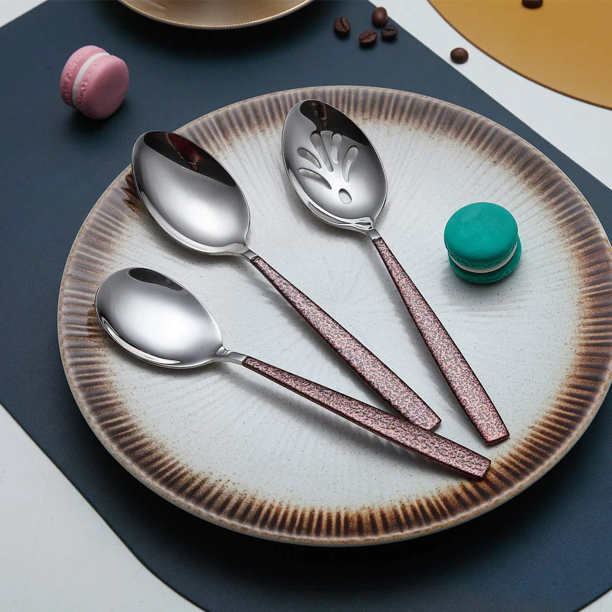 Berglander - Cubiertos de servicio de 10 piezas con mango de superficie de luna y cabeza brillante de titanio, cucharas de servir modernas de acero inoxidable, utensilios