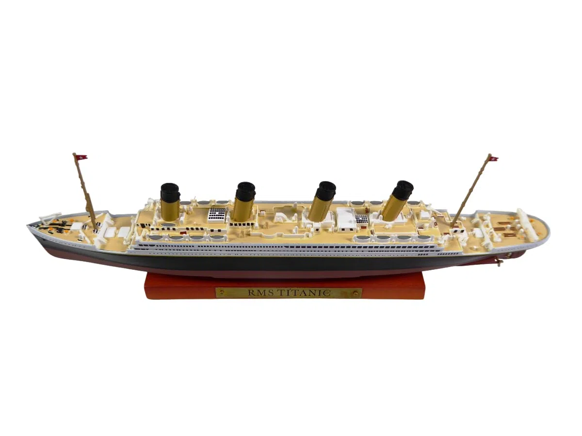 OPO 10 - Réplica en Miniatura Coleccionable del Famoso transatlántico RMS Titanic - Escala 1/1250 o 21,5 cms