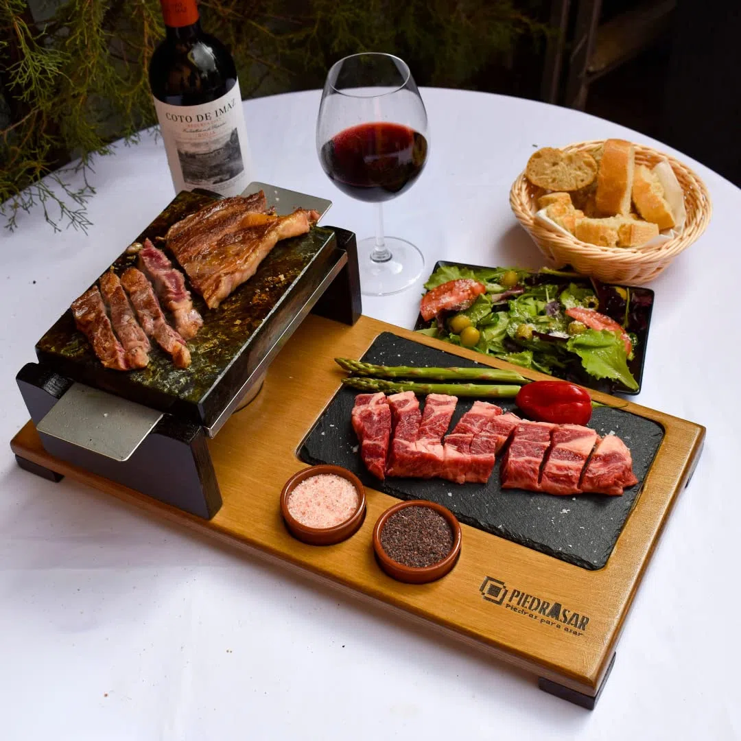 Piedra para asar carne de 15x20 con quemador y plato de pizarra Modelo deluxe
