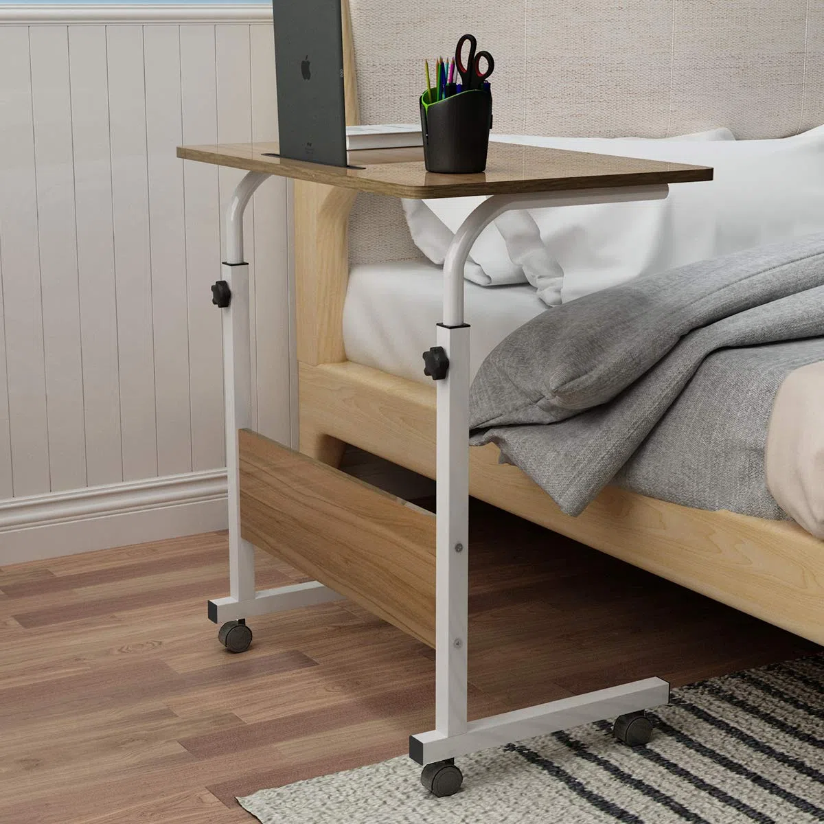 SDHYL Mesa Auxiliar Portátil Movible con Ruedas Escritorio Pequeño de Altura Ajustable Soporte para Portátil para Sofa Cama Mesa para PC para Estudio, Puesto de Trabajo + Ranura para Tableta Roble