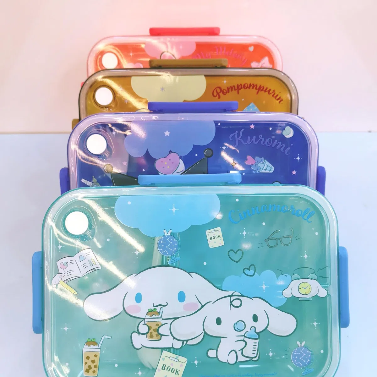 Roffatide Cinnamoroll Imprimir una caja de almuerzo integrada con cuchara kawaii cerradura de 4 puntos para bocadillos de alimentos y frutas
