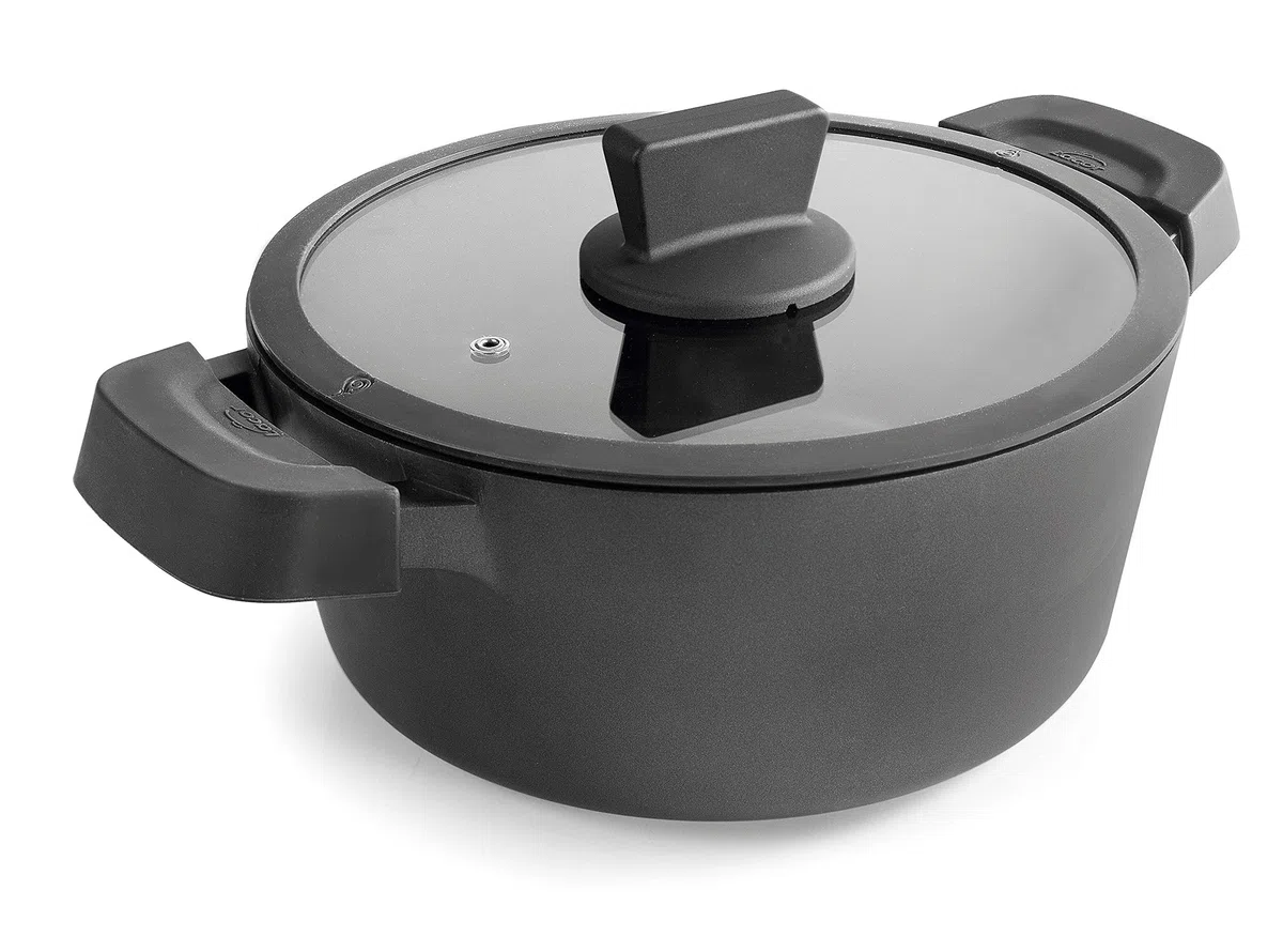 Lacor - Cacerola con tapa titanium pro con antiadherente, Aluminio, 28 cm