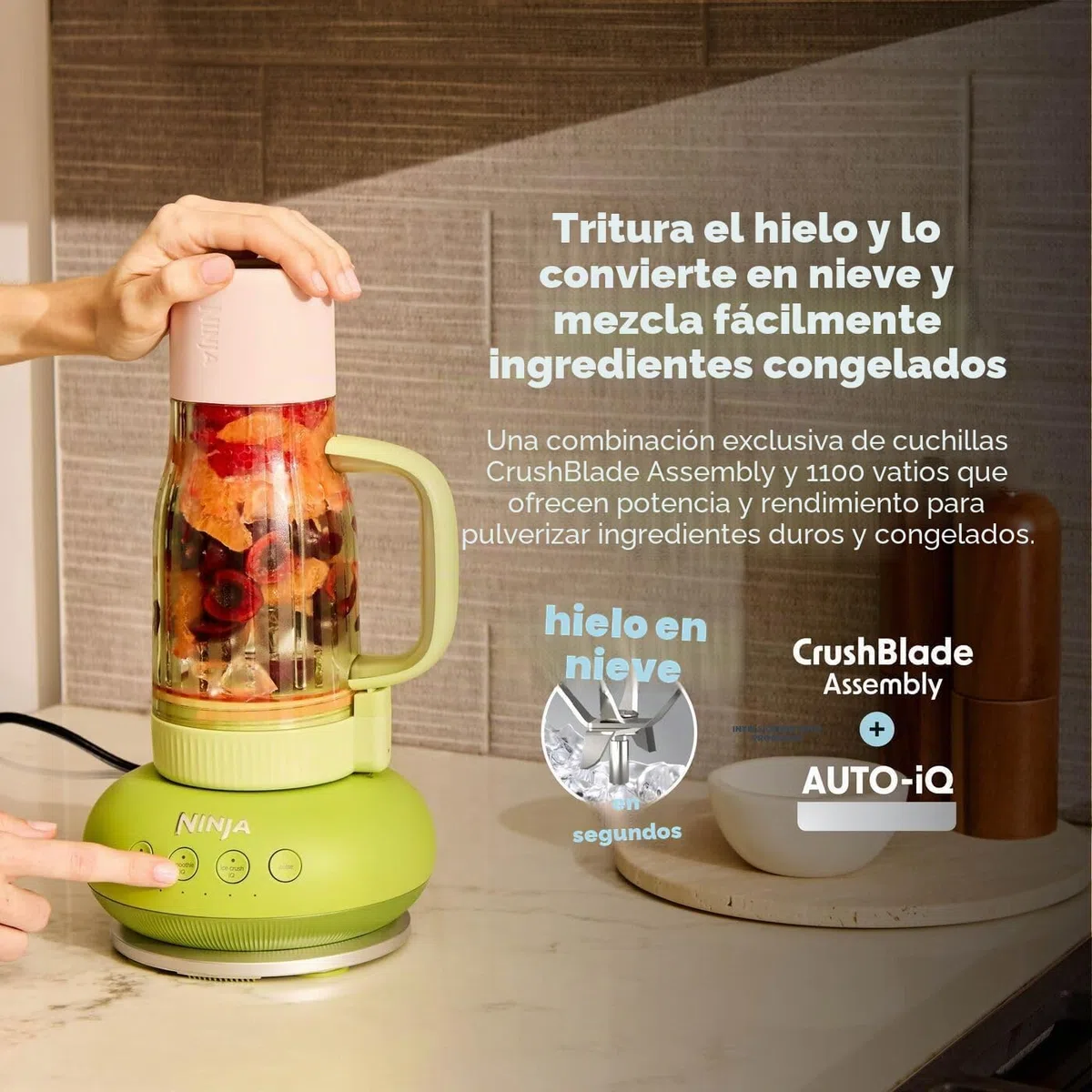 Ninja BlendBoss - Batidora personal con vaso portátil, vaso de viaje extraíble, 3 modos preestablecidos automáticamente, frambuesa azul DB351UKBL