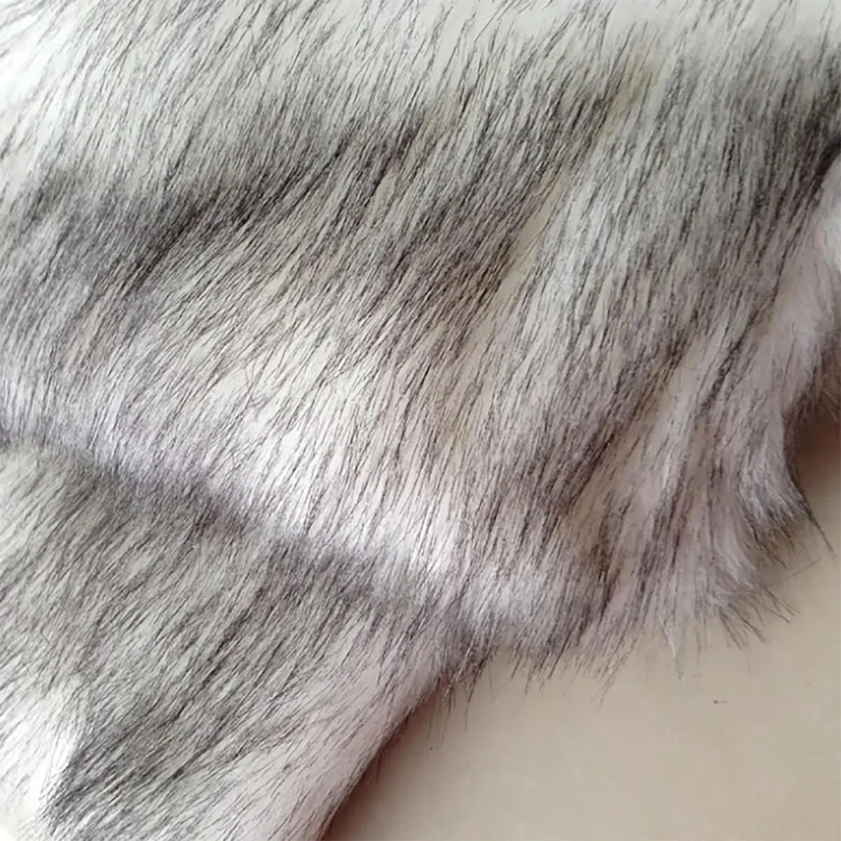 Material De Piel Sintética De Zorro De Pelo Largo Tela De Imitación De Piel Tela Esponjosa Base Blanca Con Puntas Negras Tela De Felpa Para Decoración Cabello De Papá Noel Manualidade(Size:170cm*50cm)