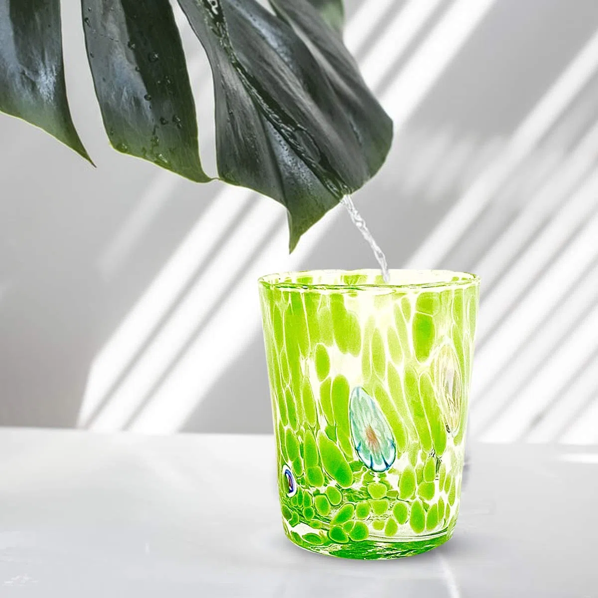 Gocce di Murano Un vaso de lluvia arco iris de cristal de Murano soplado 300 ml hecho a mano colorido paquete 2 copas de agua elegante y precioso (verde, 2)