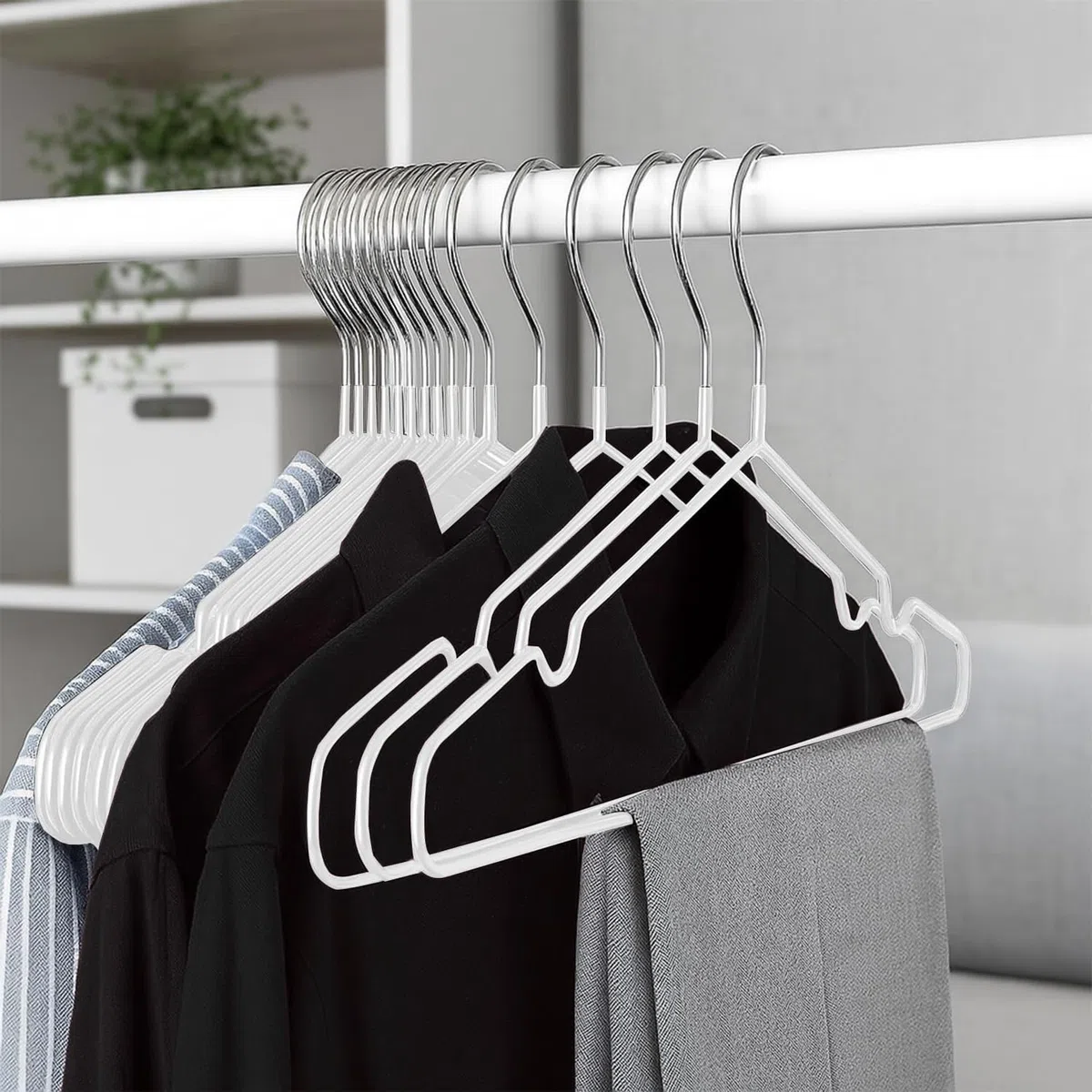 KROWN - Perchas Metálicas Blancas Antideslizantes, Resistentes y Duraderas para Chaquetas, Pantalones y Blusas (48, Blanco)