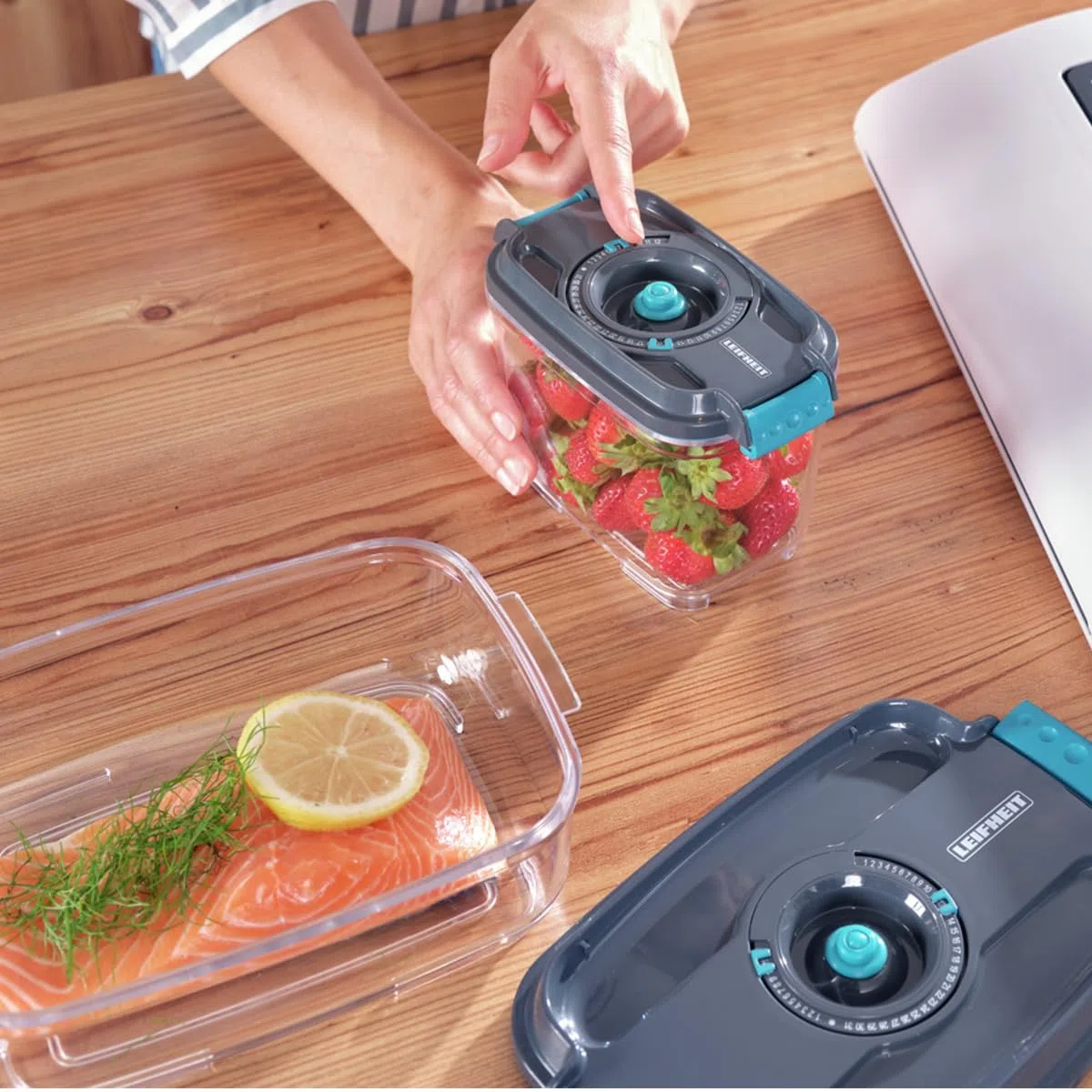 Leifheit Set de 3 recipientes para alimentos al vacío, fiambrera hermética e impermeable sin BPA, tápers para microondas, congelador y lavavajillas