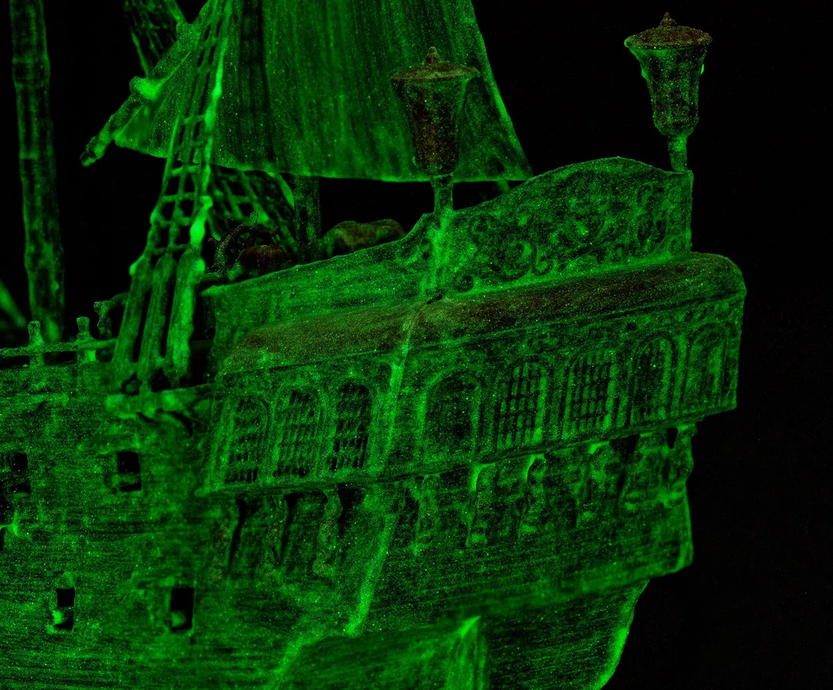 Revell Maqueta de Barco Pirata 05435 1:150, Sistema Click Easy, Sin Pintura ni Pegamento, Multicolor