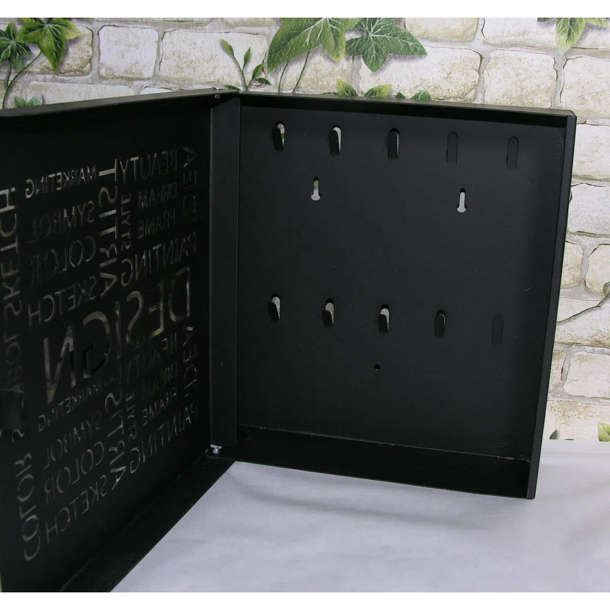 HAKU Caja de Llaves Negro, Metal, Metal - Dim.: AN 22 cm x AL 24 cm x P 5 cm, Estilo: Moderno