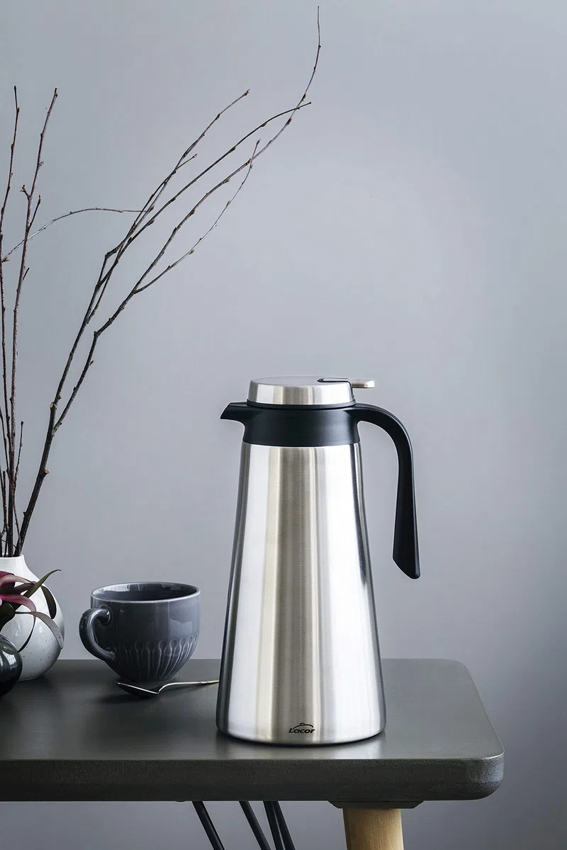 LACOR - Jarra, Acero Inoxidable 18/10, 2, 2L - Uso Profesional y Doméstico | En acero inox 18/10, para servir y conservar bebidas; con 2,2 L de capacidad, cómodo de manejar y de guardar tras el servicio