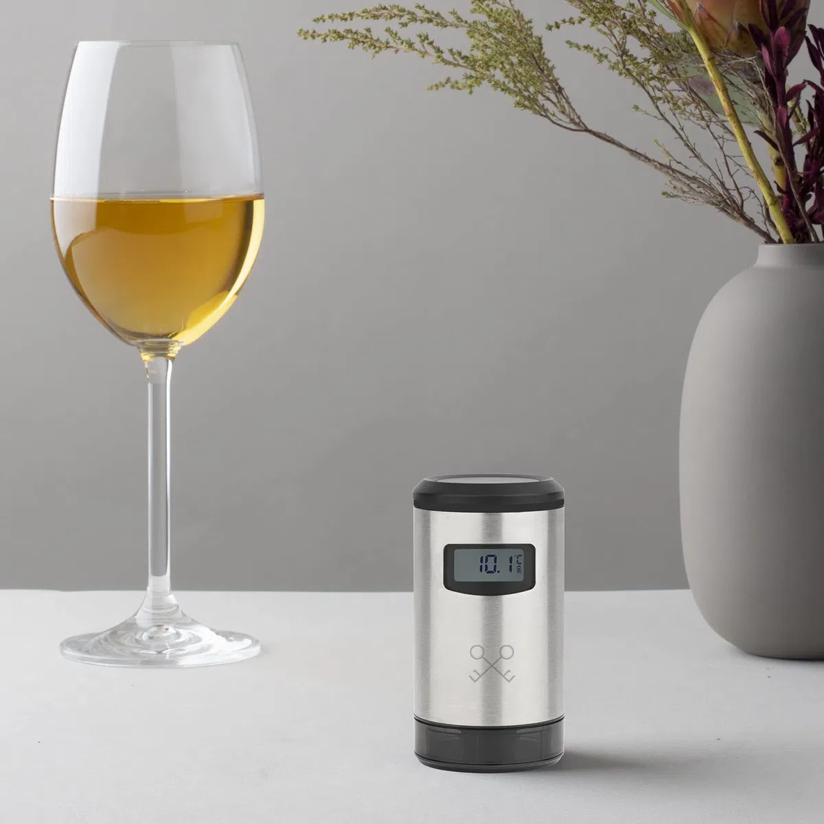 Les Petits Champs WOM820 Bomba de Vacio Electrica para Vino, Deteccion Automatica de Presion, LCD, Libre de BPA, Cargador USB