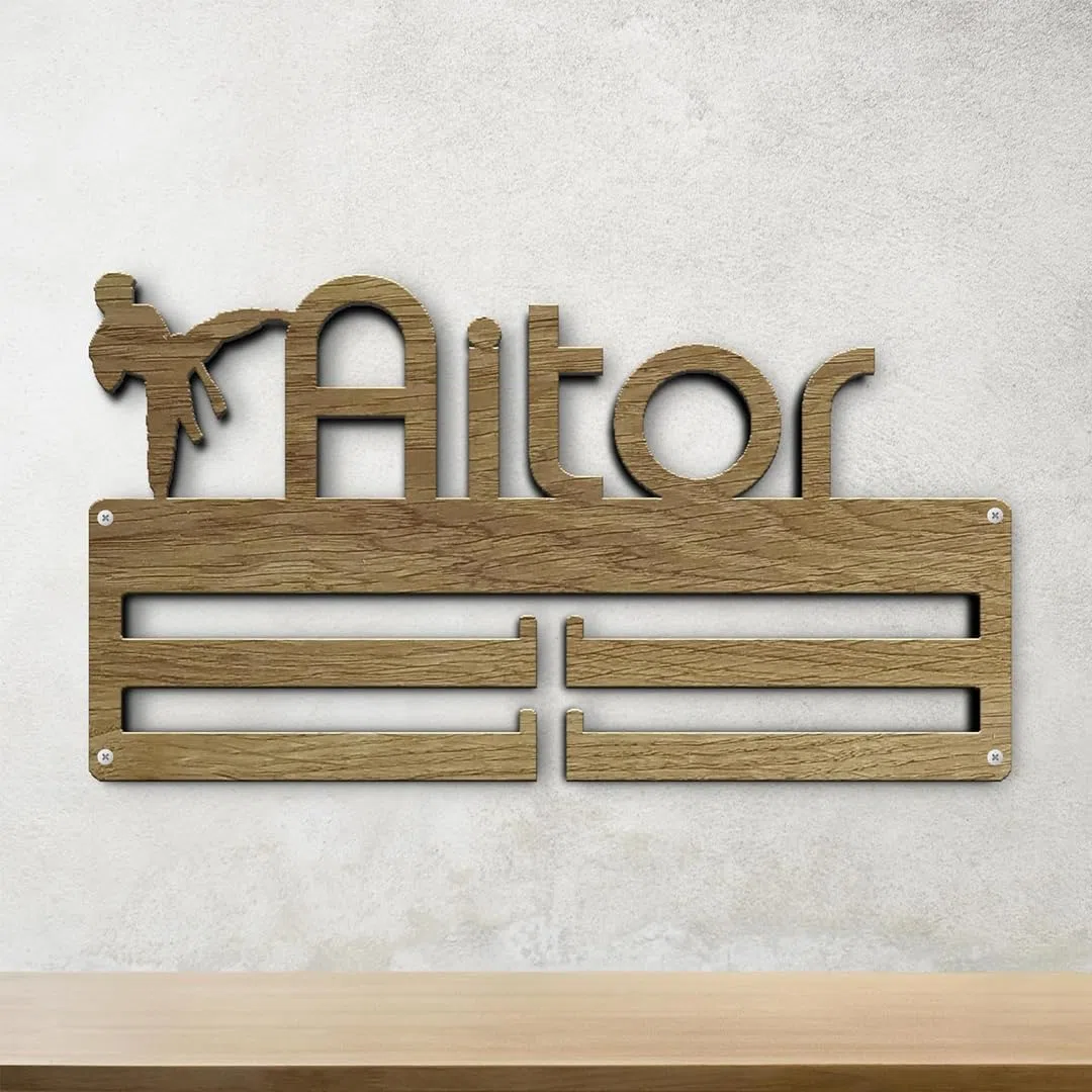 EVYRE | Medallero Personalizado De Madera – Colgador De Medallas Con Nombres De Madera Personalizados | Organizador De Medallas Ideal Como Regalo Para Deportistas | Colgador Medallas ARTES MARCIALES