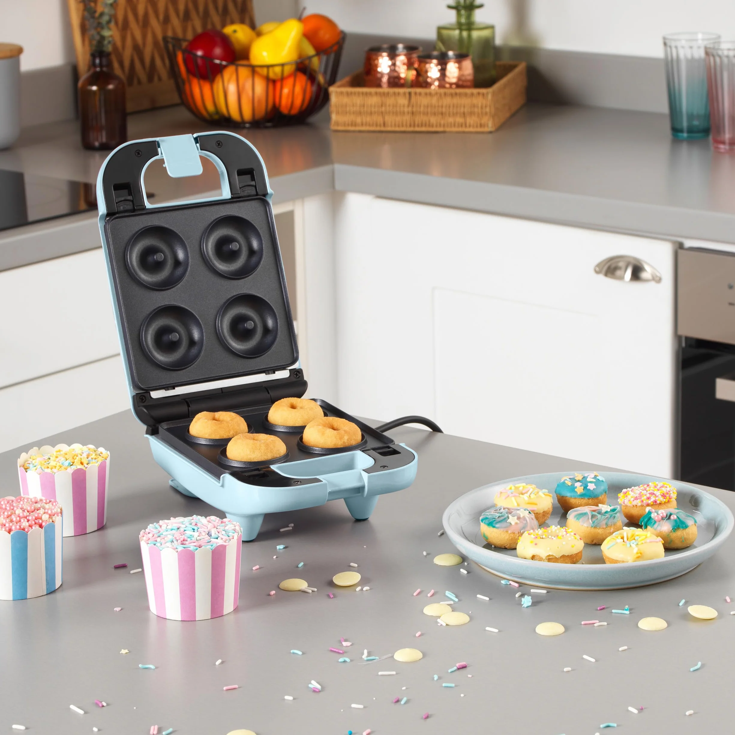 GILES & POSNER Máquina de Mini Delicias 3 en 1 – Donuts, Cake Pops, Máquina de Gofres, Placas de Cocción Desmontables Antiadherentes, Fácil Limpieza, Compacta, Repostería para Niños, 650 W