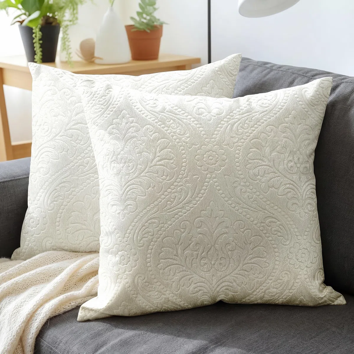 Encasa XO Fundas de Cojín de Terciopelo Gofrado de Lujo Fundas de Almohada de Felpa para Salones y Dormitorios Elegantes, 50x50 cm Crema | Juego de 2 | Solo Fundas, Sin Relleno