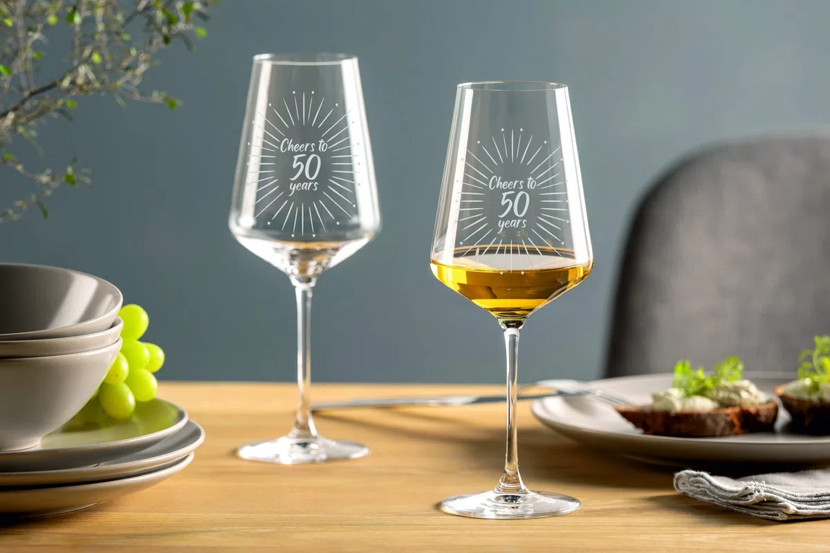 Leonardo Puccini Vaso de vino 560 ml con grabado Cheers to 50 años – Regalo de 50 cumpleaños – Ide regalo para cumpleaños redondos, bodas, aniversarios, para mujeres, hombres (copa de vino 50)