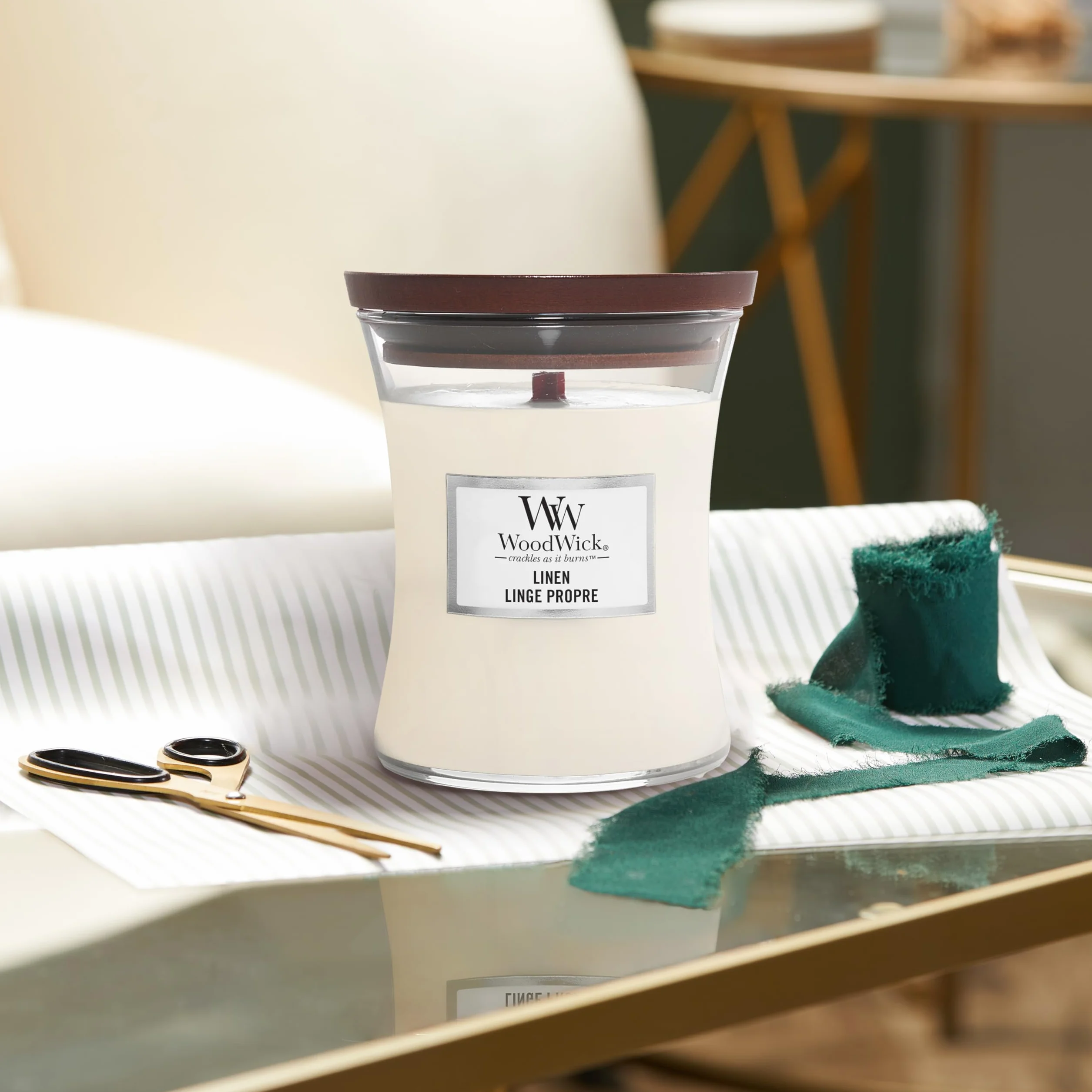 WoodWick Vela perfumada con mecha crepitante | Vela Mediana Lavender Spa | Hasta 20 horas de tiempo de combustión | Regalo ideal para mujer