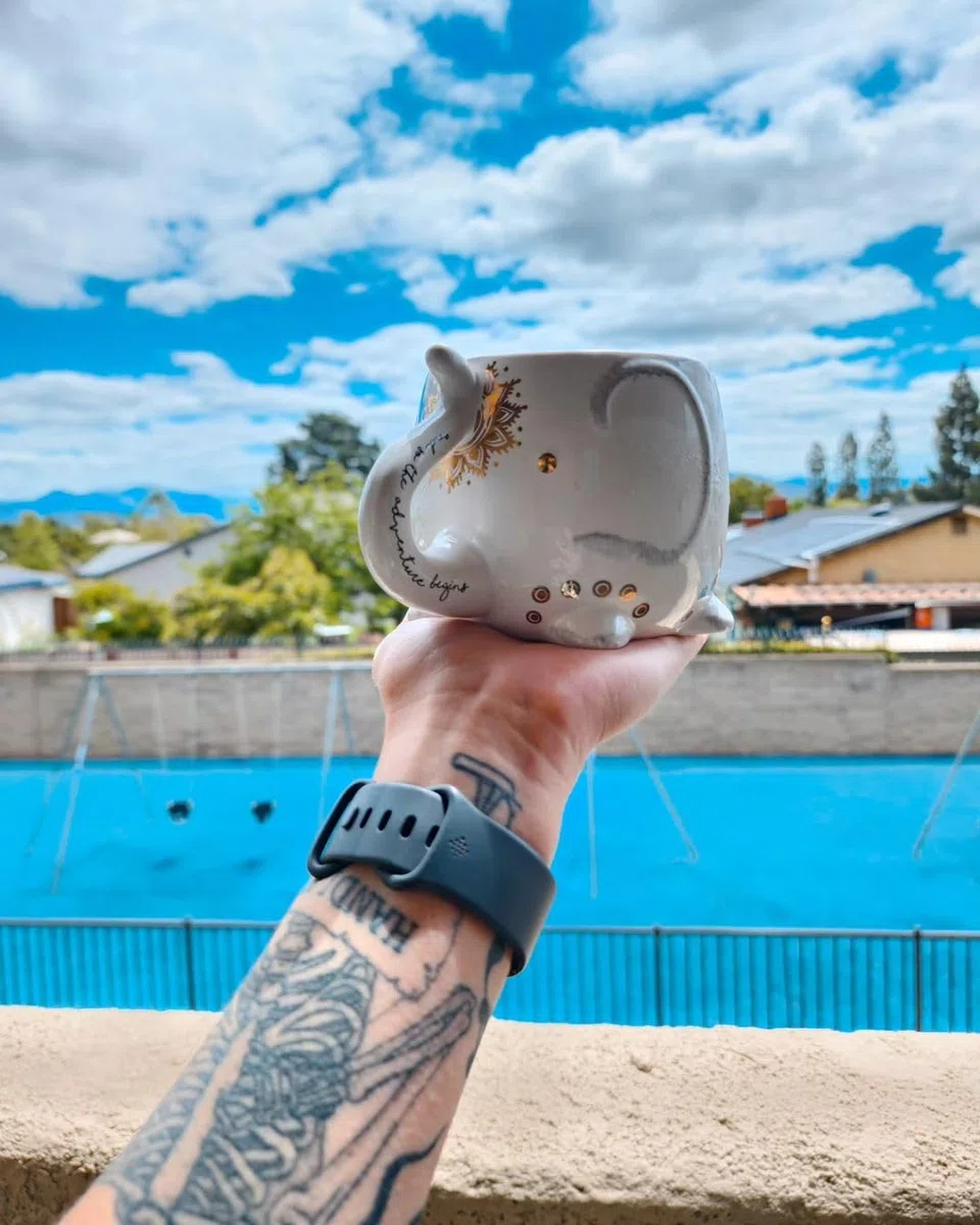 Tazas de café o té de cerámica blanca: taza de café de elefante con diseños impresos a mano y texto impreso, 18.6 onzas líquidas, taza hecha a mano