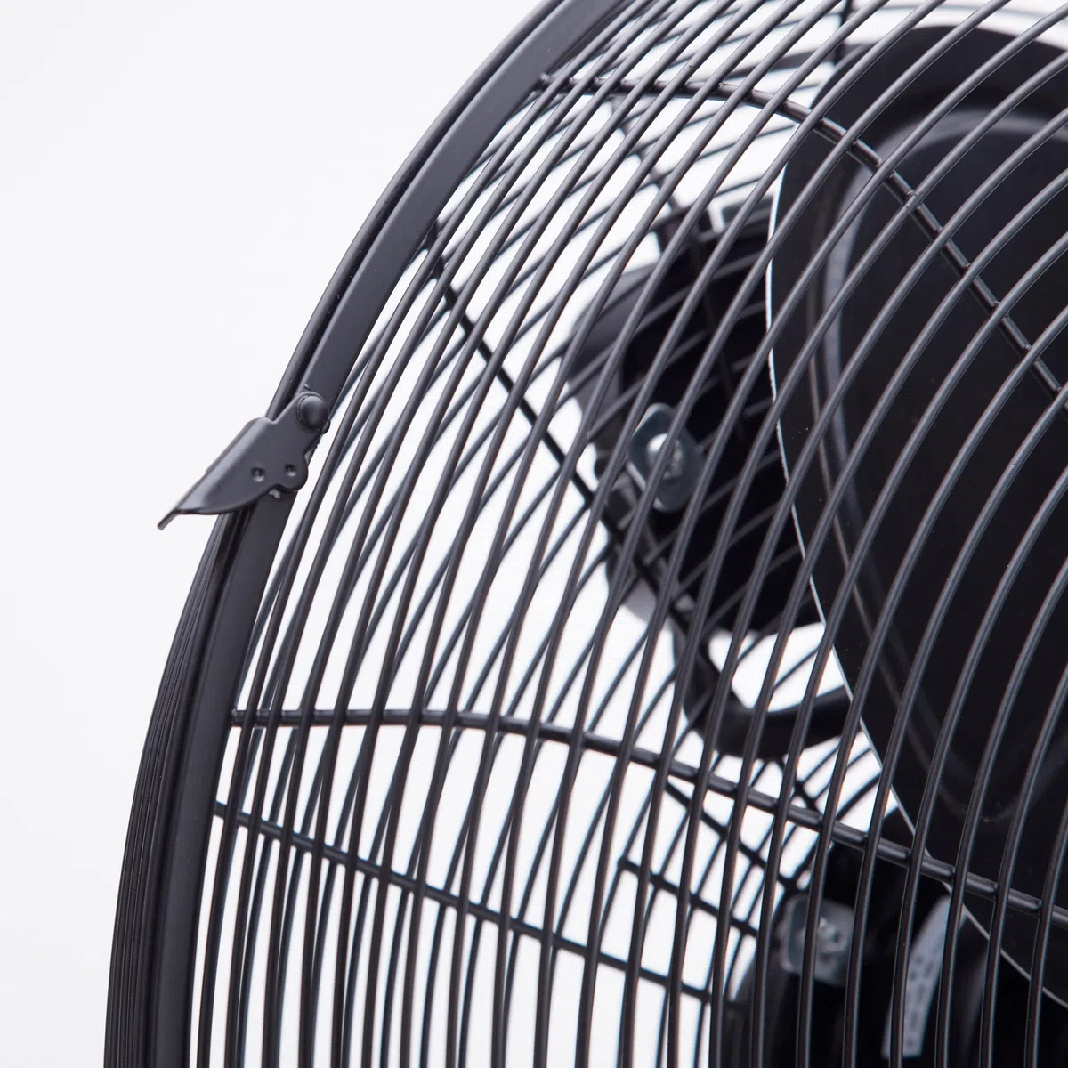 JATA VC3000 - Ventilador de aire industrial con 3 aspas metálicas. Gran ventilación. 3 velocidades. Multiorientable. Rejilla protectora trasera y delantera. Medidas: 50 x 55 cm