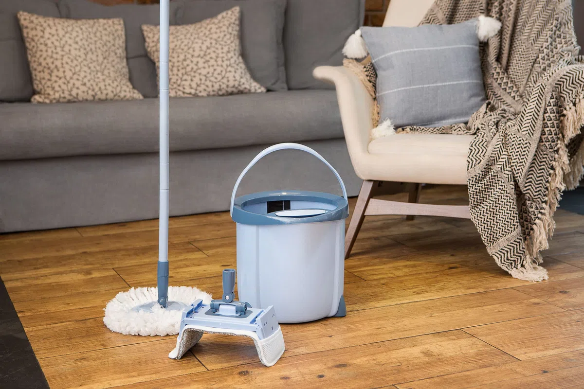 York Juego de fregona con Cubo con Cabezales de fregona reemplazables con función de escurrimiento limpiaparabrisas Plano Sistema de Limpieza Mango telescópico Azul Especial