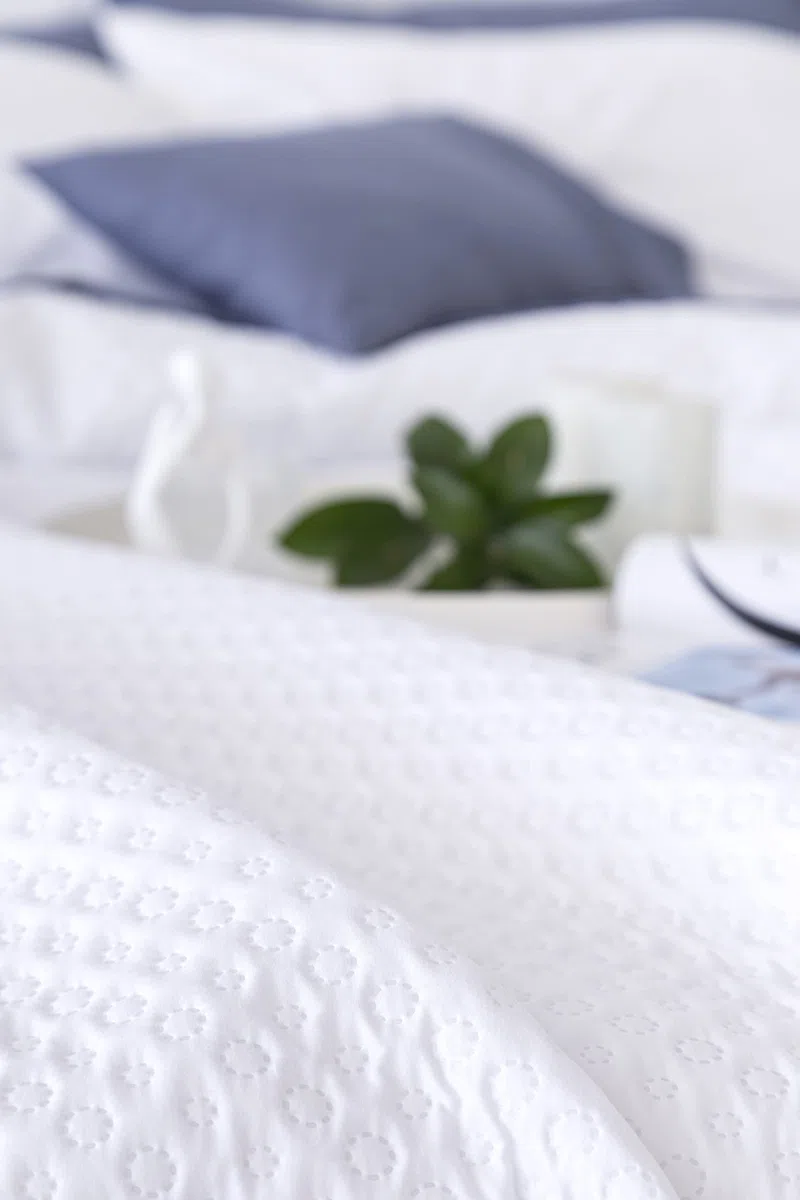 Todocama – Colcha boutí Fina con diseño piqué, para Primavera, Verano, otoño e Invierno. 100% Microfibra Extra Suave. Cubre Cama Multiusos. Cama 140/150/160 - 250x260cm Blanco