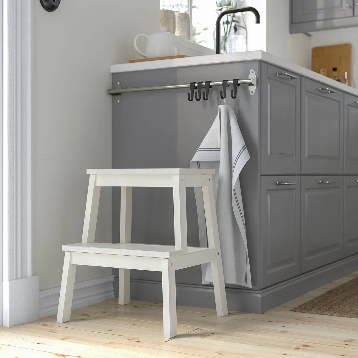 IKEA BEKVÄM - Taburete escalón, 50 cm, color blanco