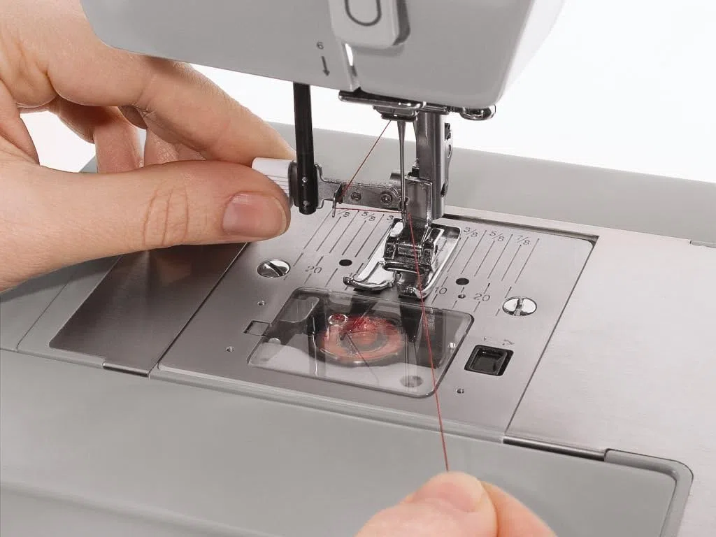 Singer Máquina de Coser Heavy Duty 4423, Motor Potente con Placa de Extensión y Pie Overlock CUCIREONLINE