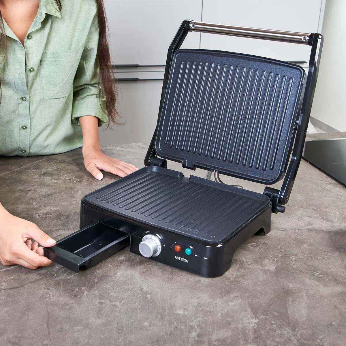 Taurus Asteria - Grill y plancha de asar, 2200W, placas de 28 x 22 cm, parrilla eléctrica con regulador de temperatura, apertura 180º, asa de toque frío, antiadherente libre de PFOA, Negro/Inox