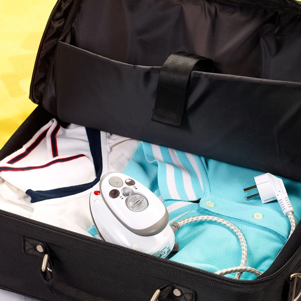 Sichler Haushaltsgeräte Planchas de viaje - mini plancha: Compacto Plancha de vapor, para viajes y vacaciones, 110 y 230 Volt (planchar en viaje, vapor de, camiseta)