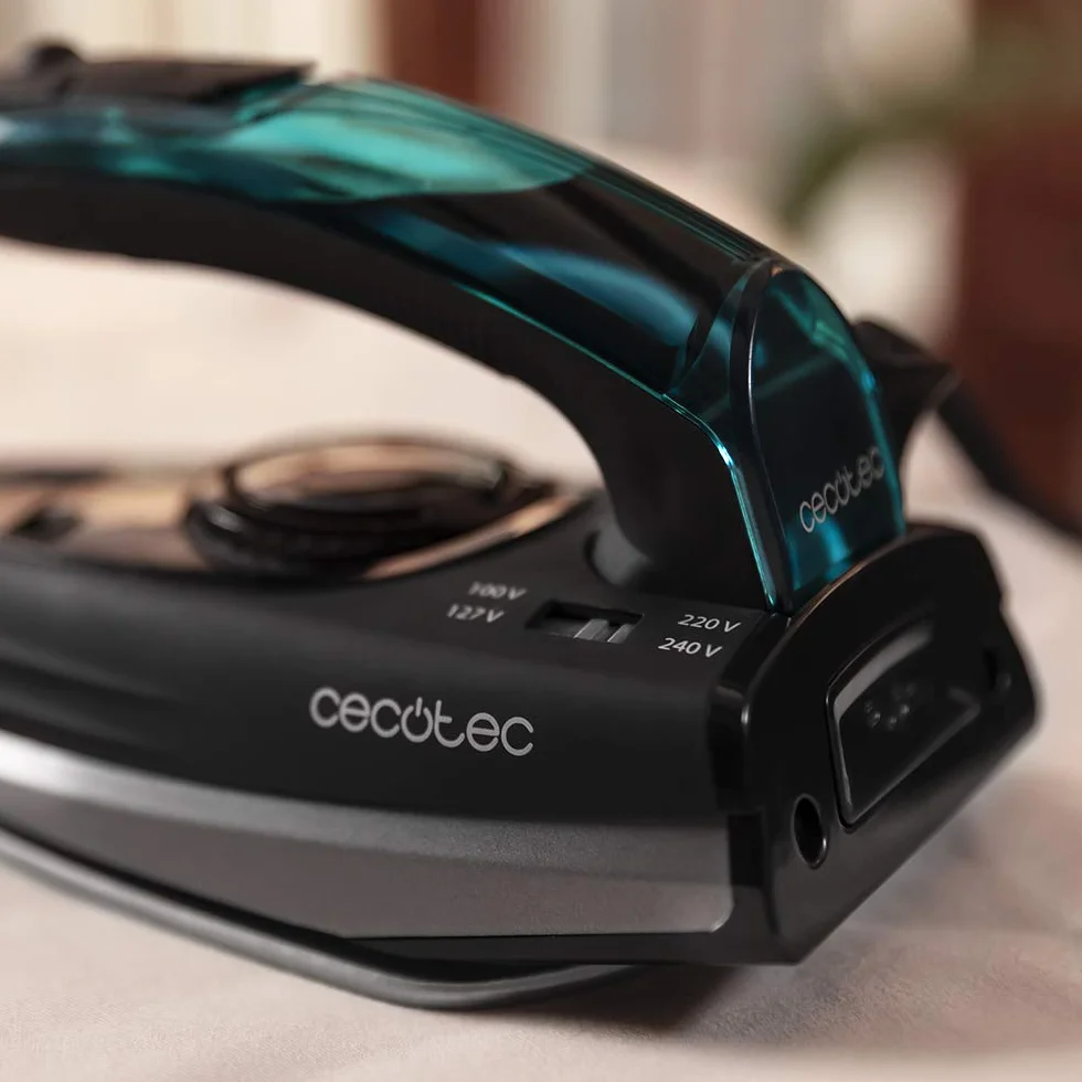 Cecotec Plancha de Viaje Fast&Furious 4000 Travel. 1200 W, Vapor Continuo 20g/min, Golpe de Vapor 65g/min, Ajuste Temperatura, Adaptable a Varios voltajes, Incluye Bolsa de Viaje