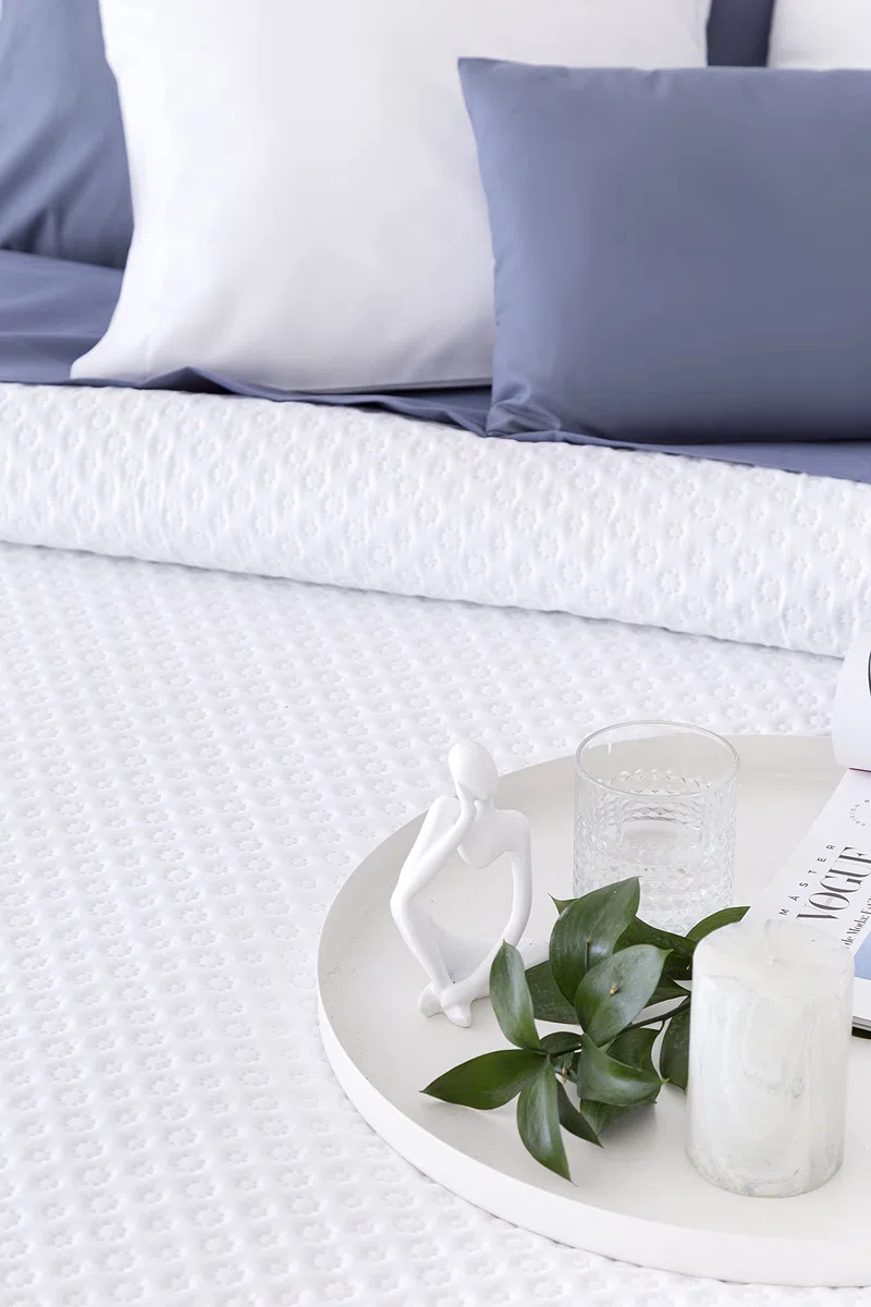 Todocama – Colcha boutí Fina con diseño piqué, para Primavera, Verano, otoño e Invierno. 100% Microfibra Extra Suave. Cubre Cama Multiusos. Cama 140/150/160 - 250x260cm Blanco