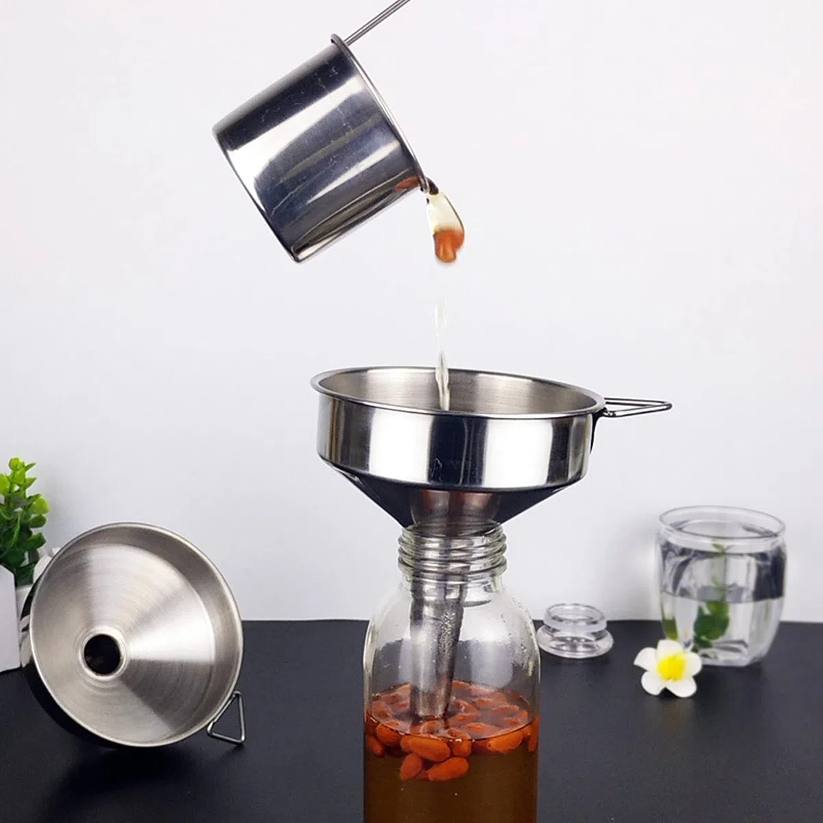 Embudo de Acero Inoxidable, Embudo de Cocina con Mango de Mermelada para Botellas de Llenado Transferir Especias Líquidos (15cm)