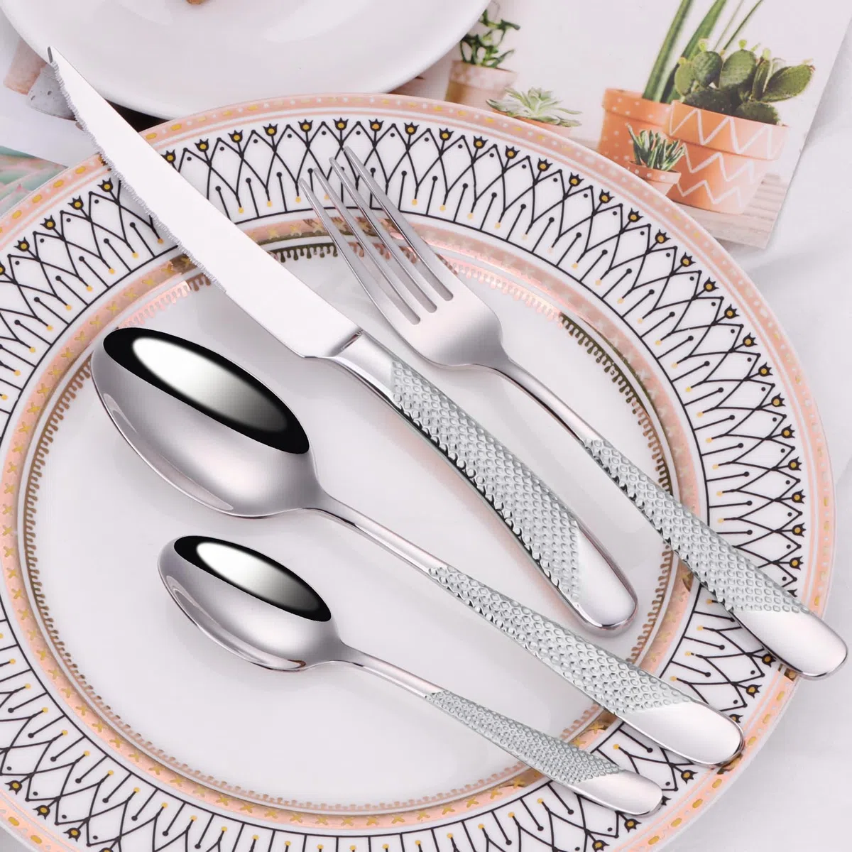 VIQWYIC Juego de cubiertos de 24 piezas, cubiertos martillados, cuchillo de acero inoxidable, tenedor, cuchara, juego de cubiertos para 6 personas, modernos cubiertos de plata para