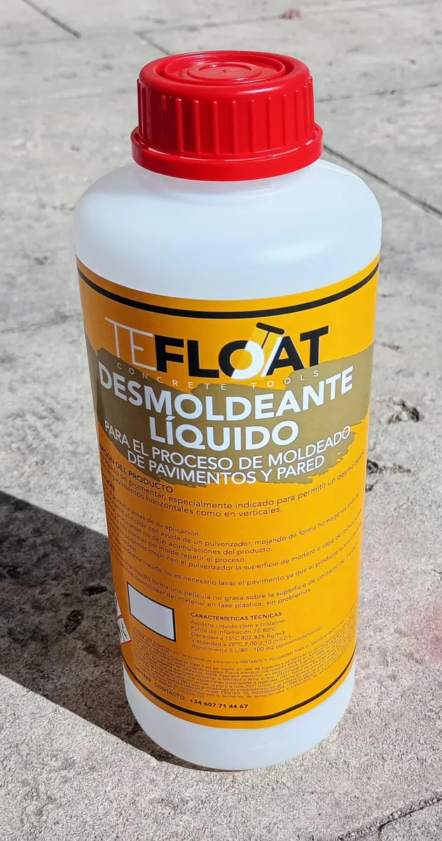 Desmoldeante Líquido para hormigón impreso, especial vertical (DESMOLDEANTE LIQUIDO 1 L) (1 L Desmoldeante Líquido)