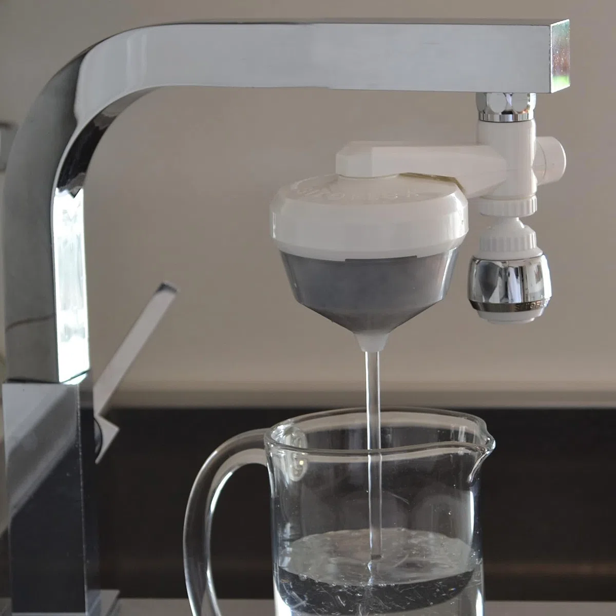 Siroflex 2650/1S Classic UNI 3-A Purificador de agua doméstico con atomizador-aireador con rótula Sirius|Purificador-Filtro de agua para el grifo de la cocina|Eliminación de cloro